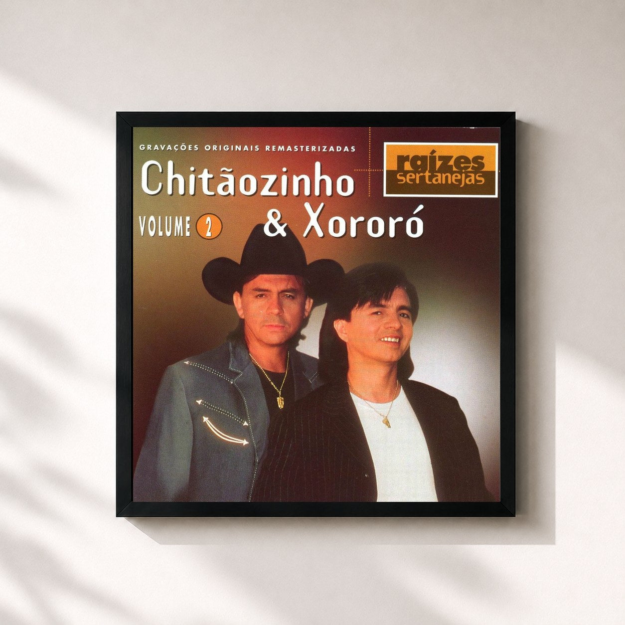 #noir Tableau carré de l'album Raizes Sertanejas Volume 2 de Chitãozinho & Xororó, cadre noir 32x32 cm
