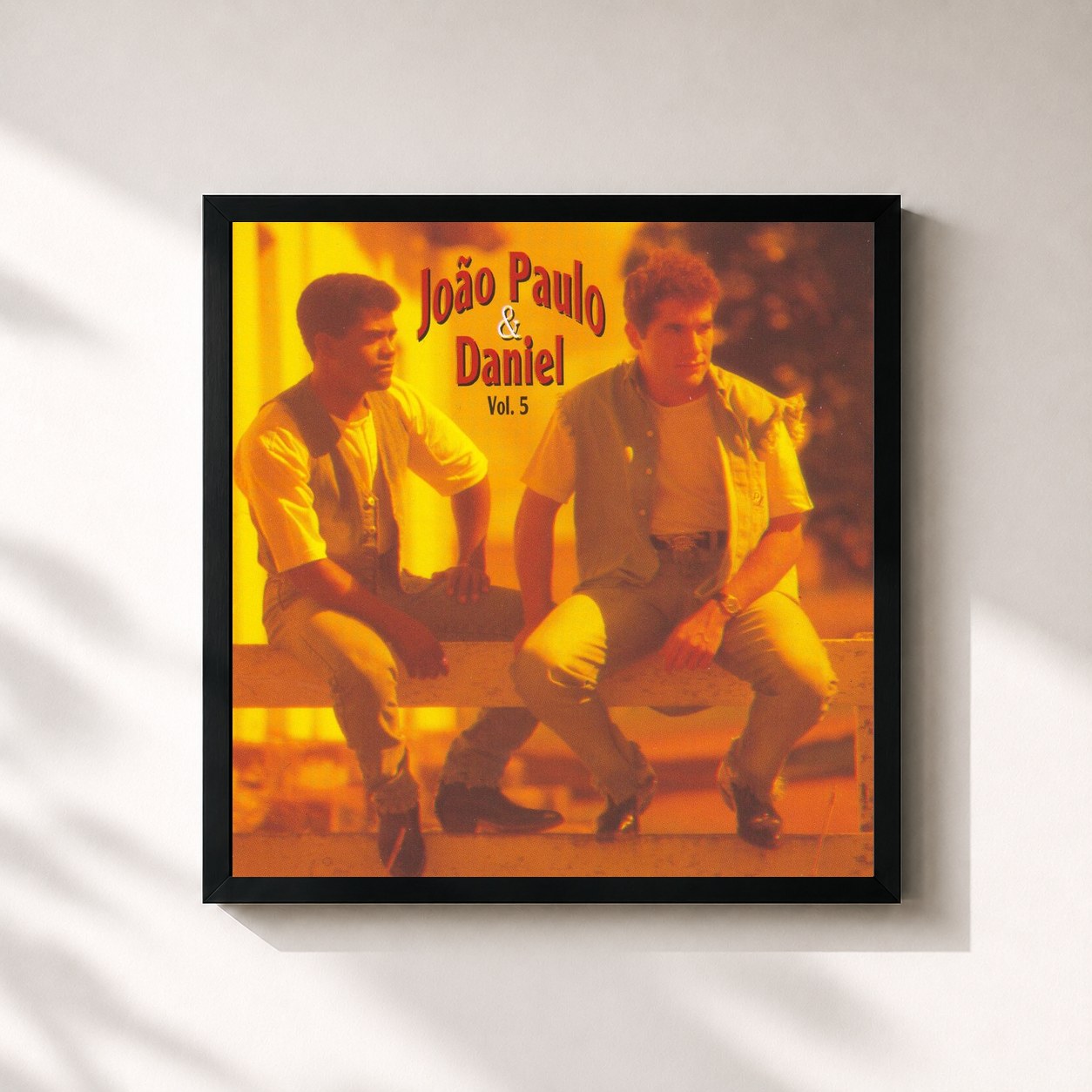#noir Tableau carré de l'album Volume 5 de João Paulo & Daniel, cadre noir 32x32 cm