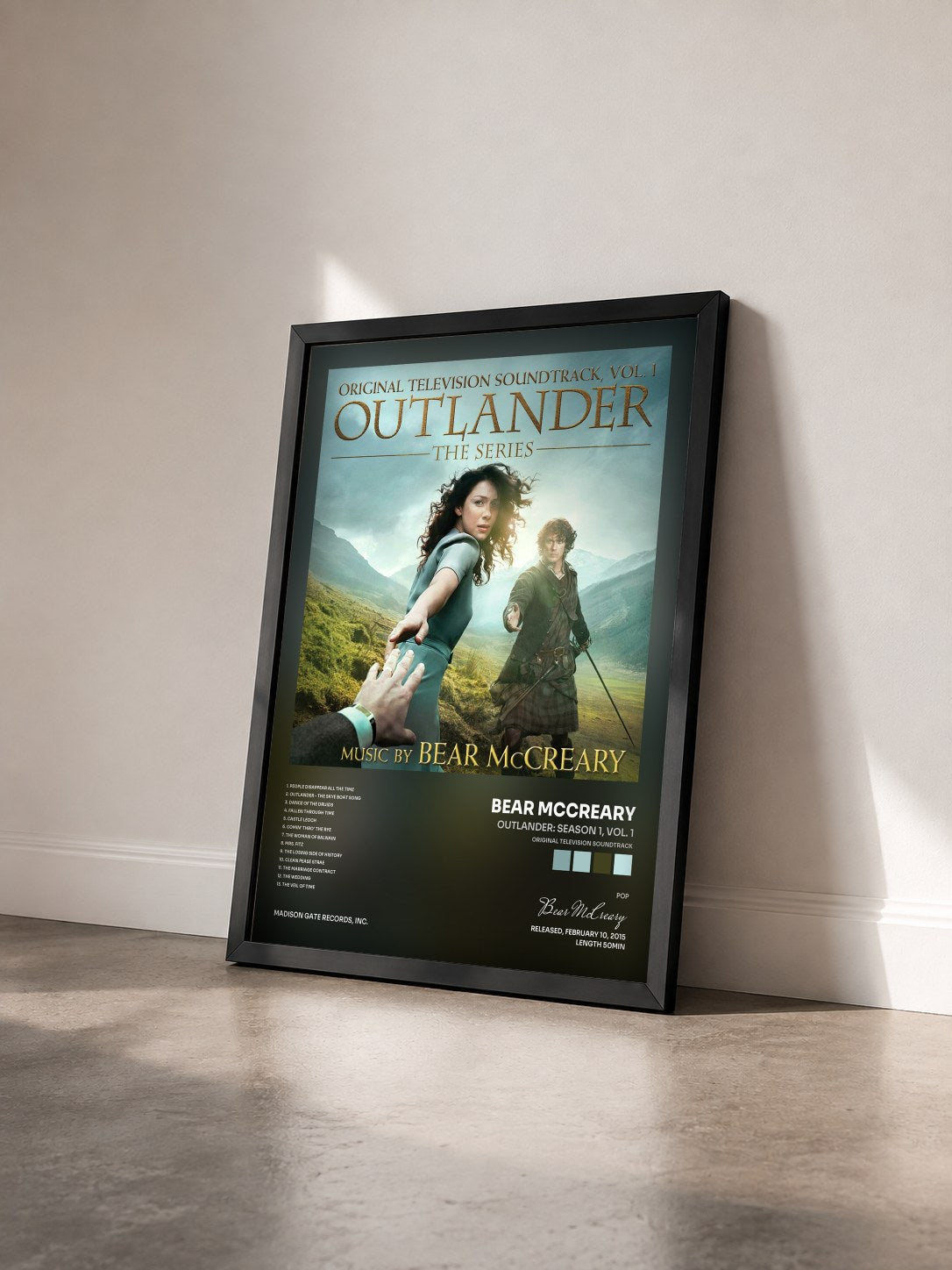 #noir Tableau de l'album Outlander: Season 1, Vol. 1 (Original Television Soundtrack) de Bear McCreary vu de trois quarts, cadre noir