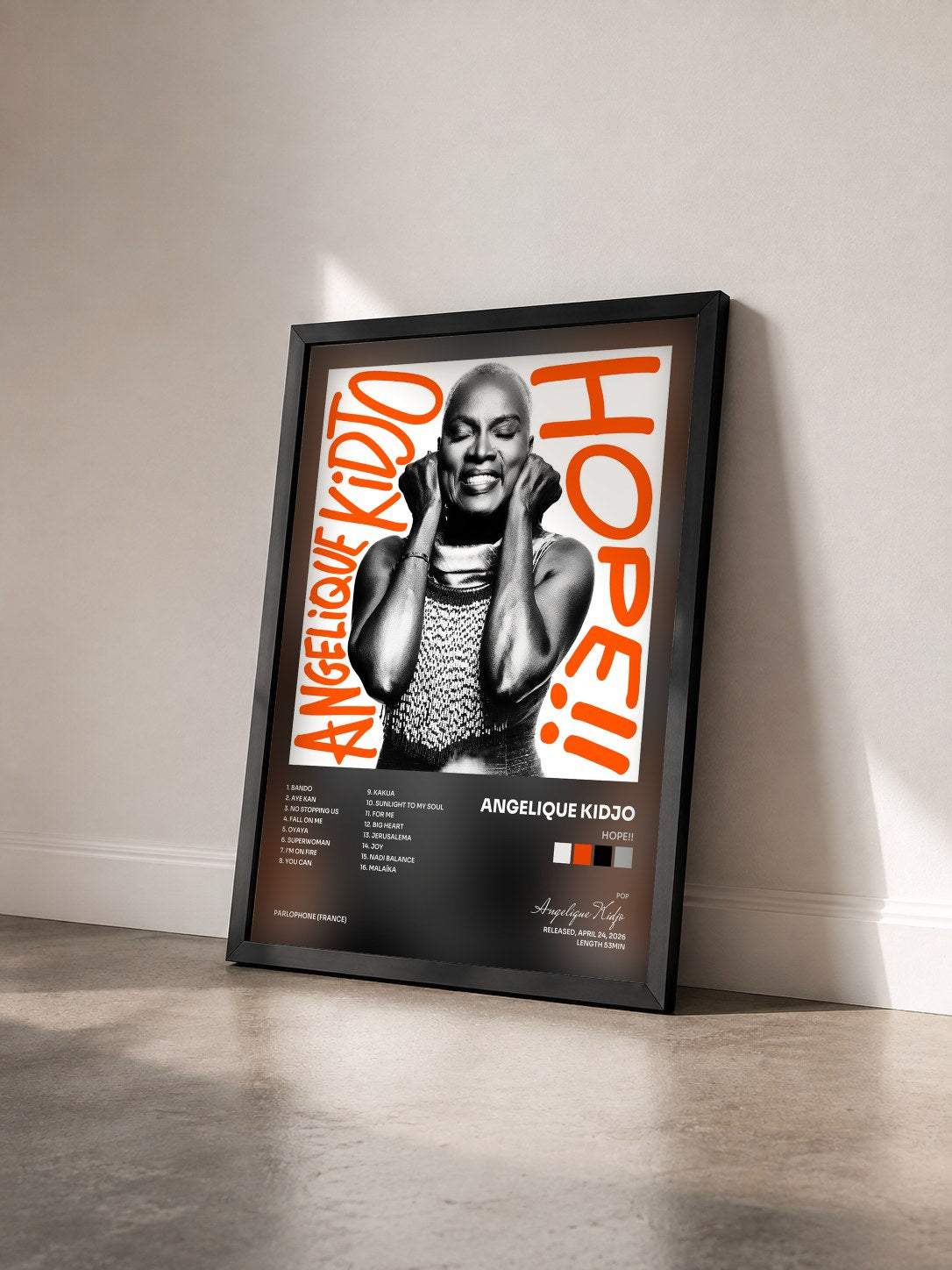 #noir Tableau de l'album HOPE!! de Angelique Kidjo vu de trois quarts, cadre noir