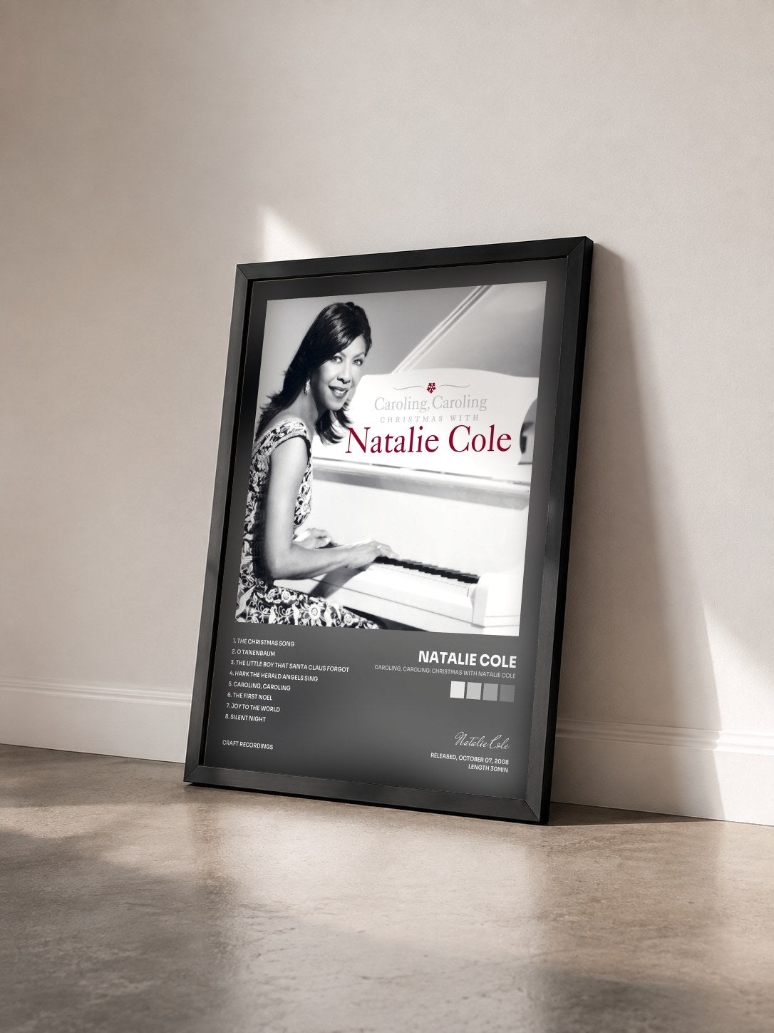 #noir Tableau de l'album Caroling, Caroling: Christmas With Natalie Cole de Natalie Cole vu de trois quarts, cadre noir