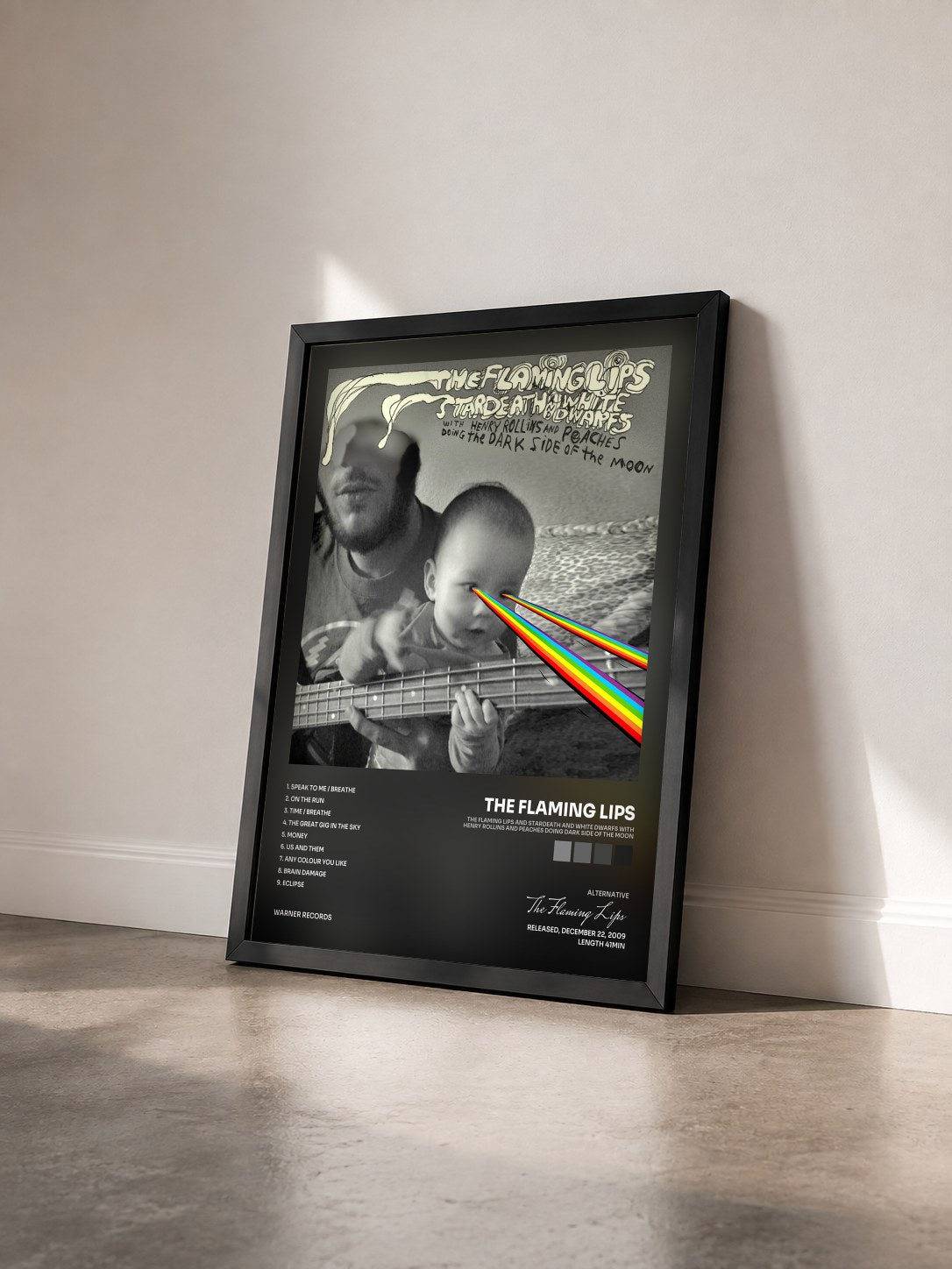 #noir Tableau de l'album The Flaming Lips And Stardeath And White Dwarfs With Henry Rollins And Peaches Doing Dark Side Of The Moon de The Flaming Lips vu de trois quarts, cadre noir