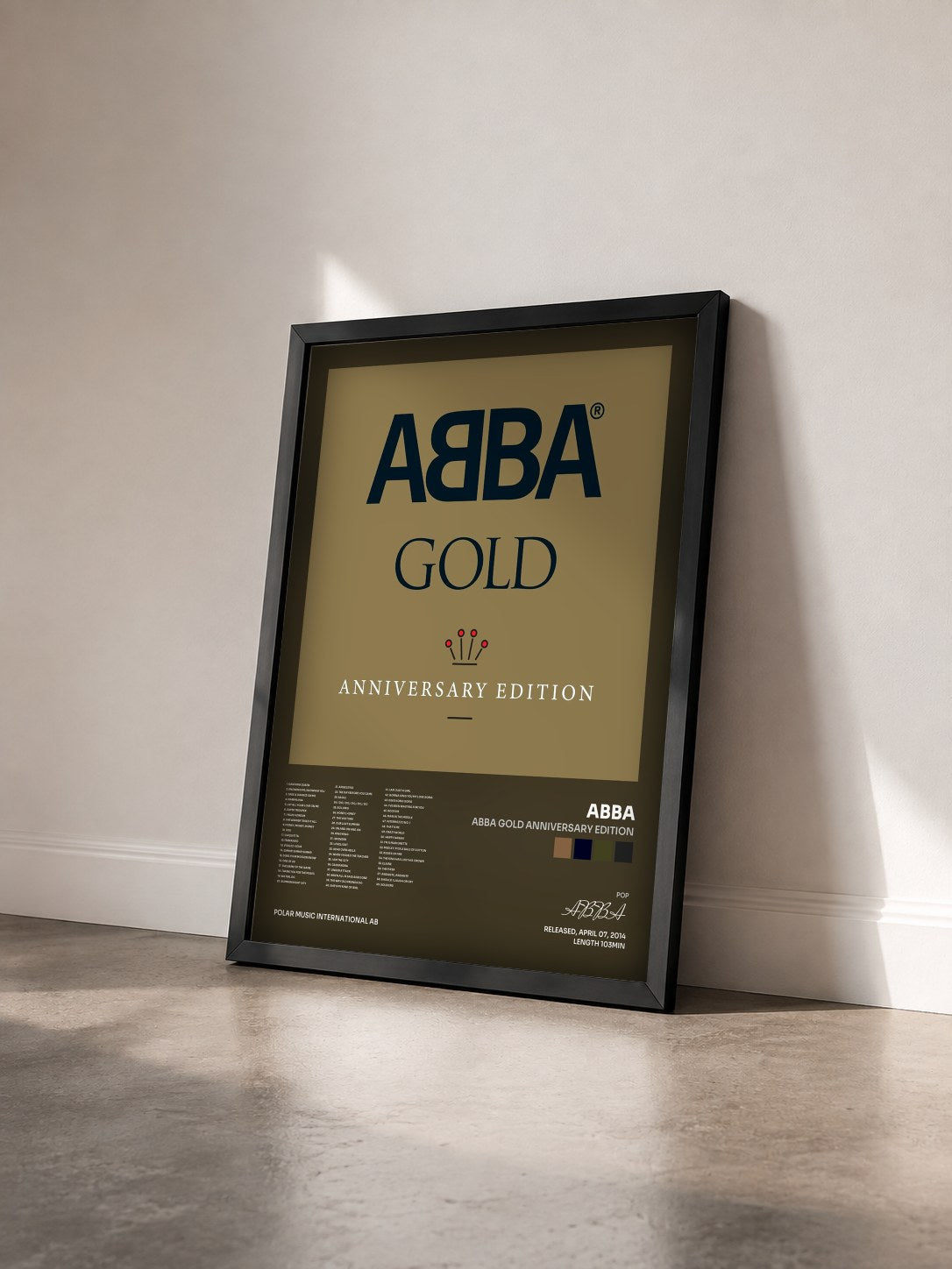 #noir Abba Gold Anniversary Edition di ABBA in stampa incorniciata vista di tre quarti, cornice nera