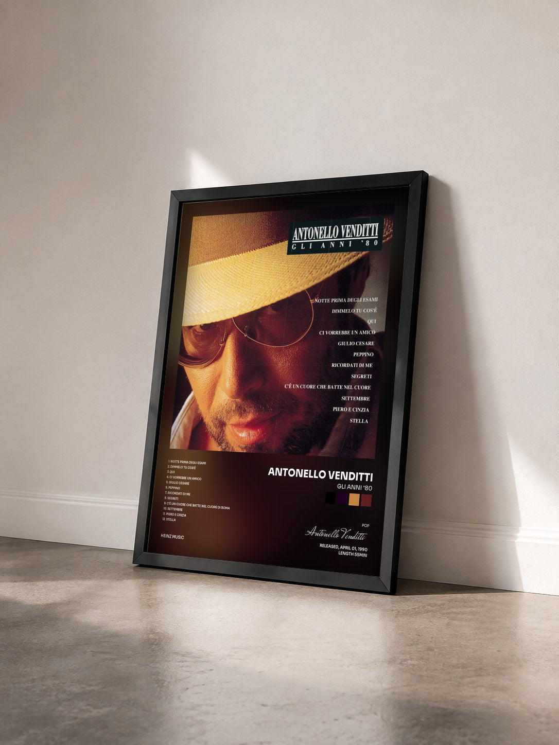 #noir Tableau de l'album Gli Anni '80 de Antonello Venditti vu de trois quarts, cadre noir