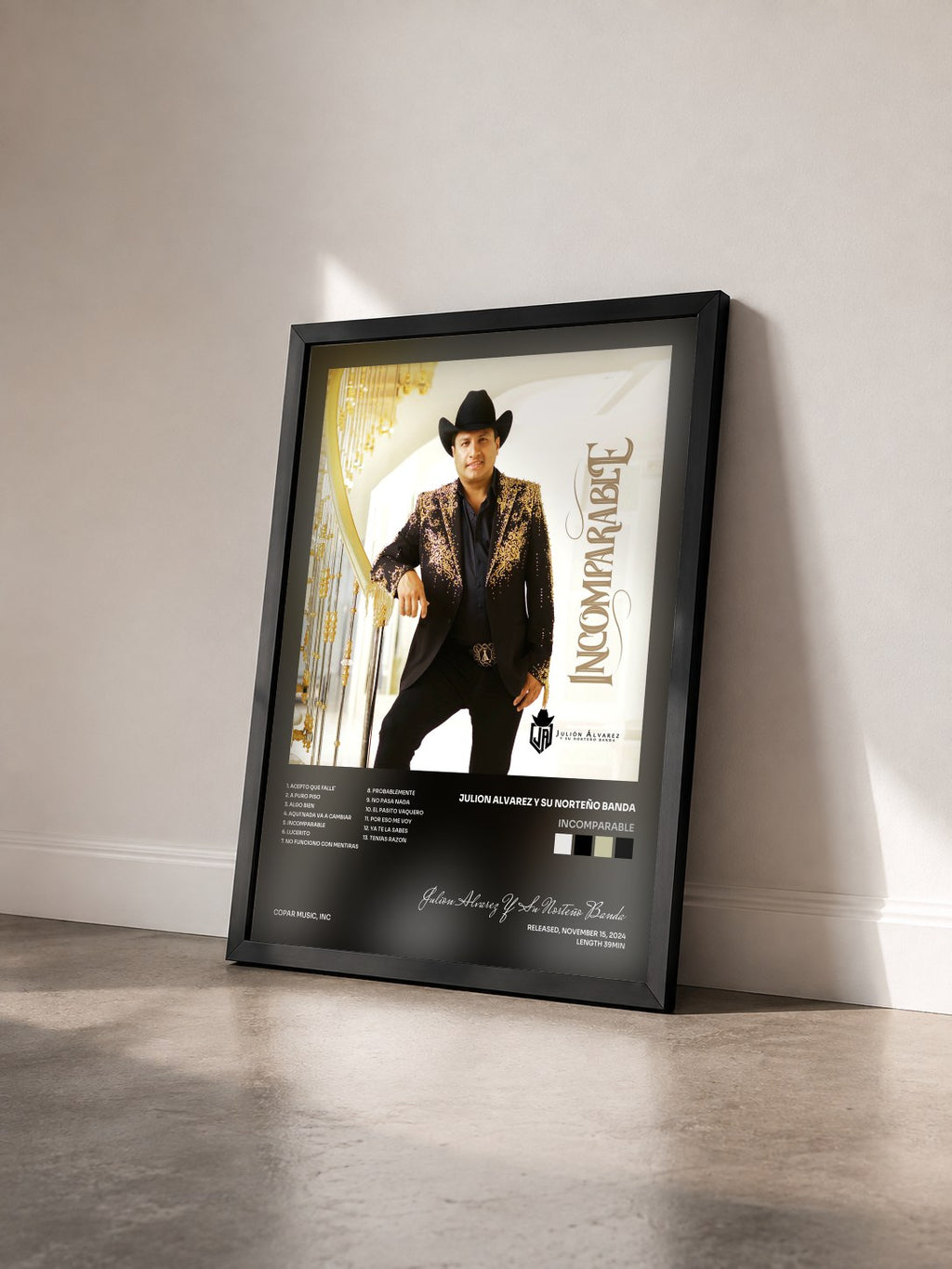 #noir Tableau de l'album Incomparable de Julion Alvarez Y Su Norteño Banda vu de trois quarts, cadre noir