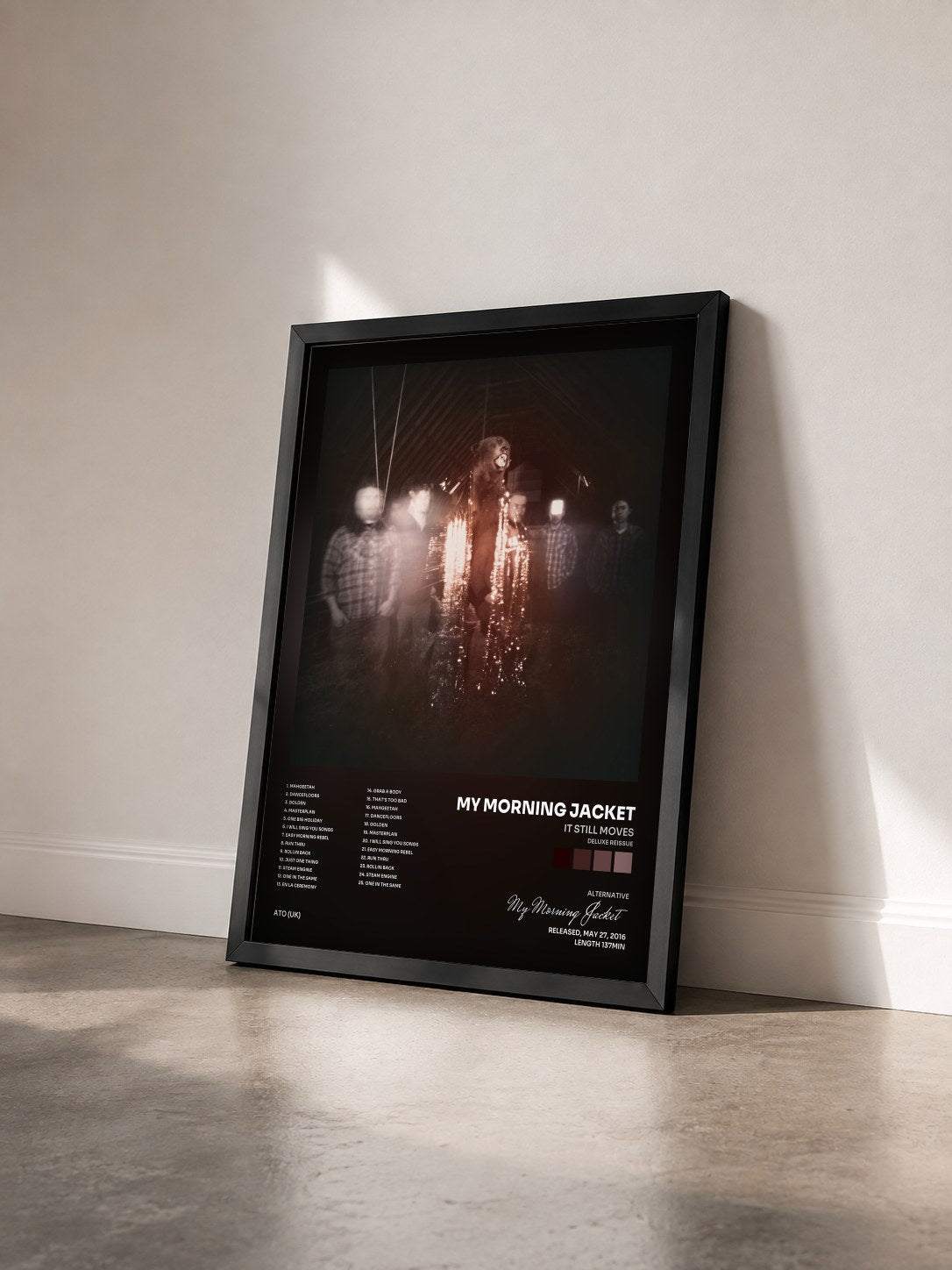 #noir Tableau de l'album It Still Moves (Deluxe Reissue) de My Morning Jacket vu de trois quarts, cadre noir