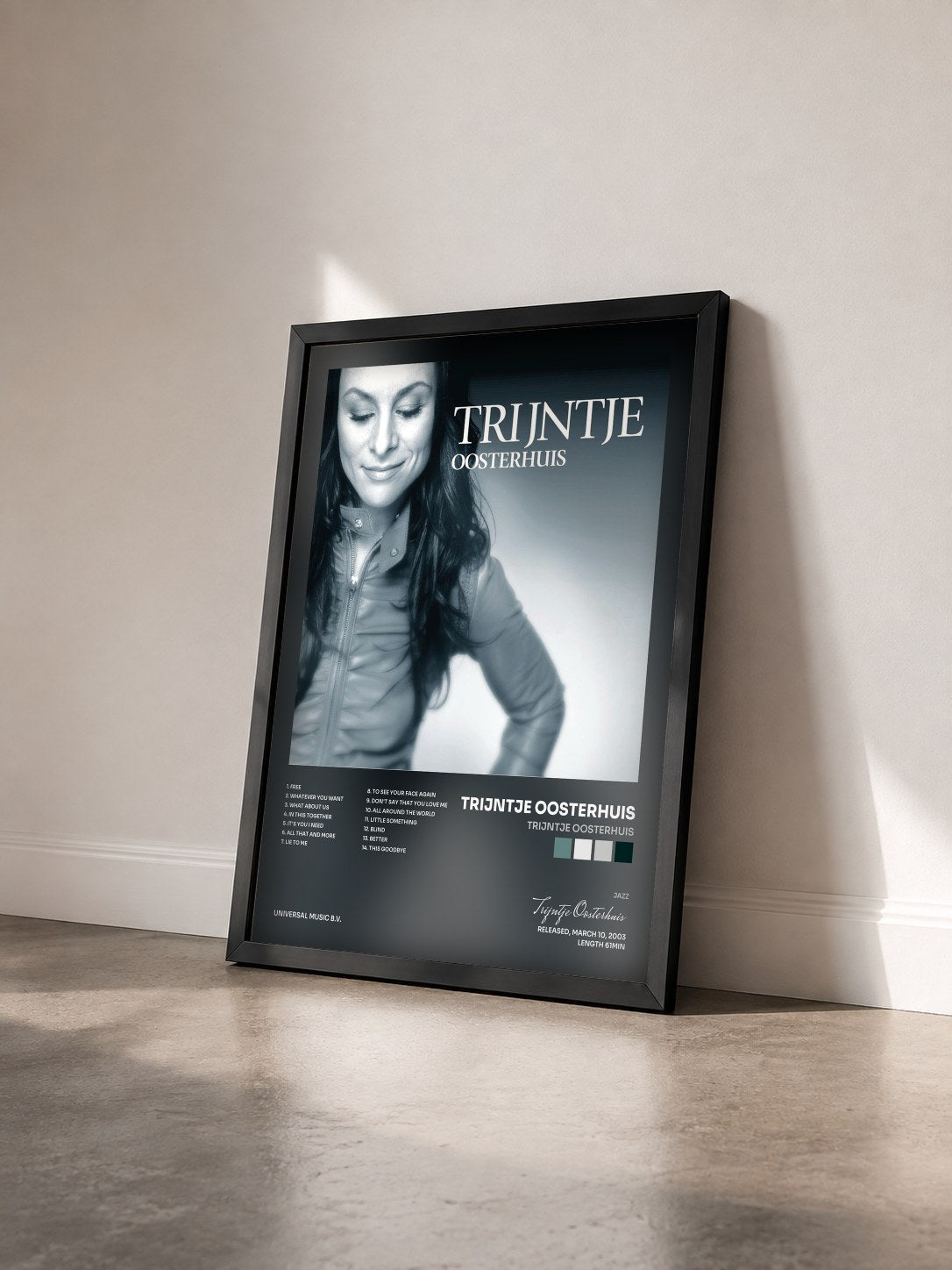 #noir Tableau de l'album Trijntje Oosterhuis de Trijntje Oosterhuis vu de trois quarts, cadre noir