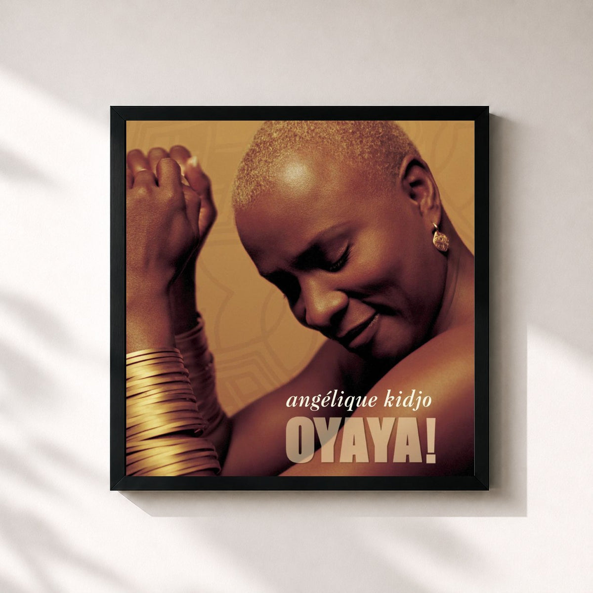 #noir Tableau carré de l'album OYAYA! de Angelique Kidjo, cadre noir 32x32 cm