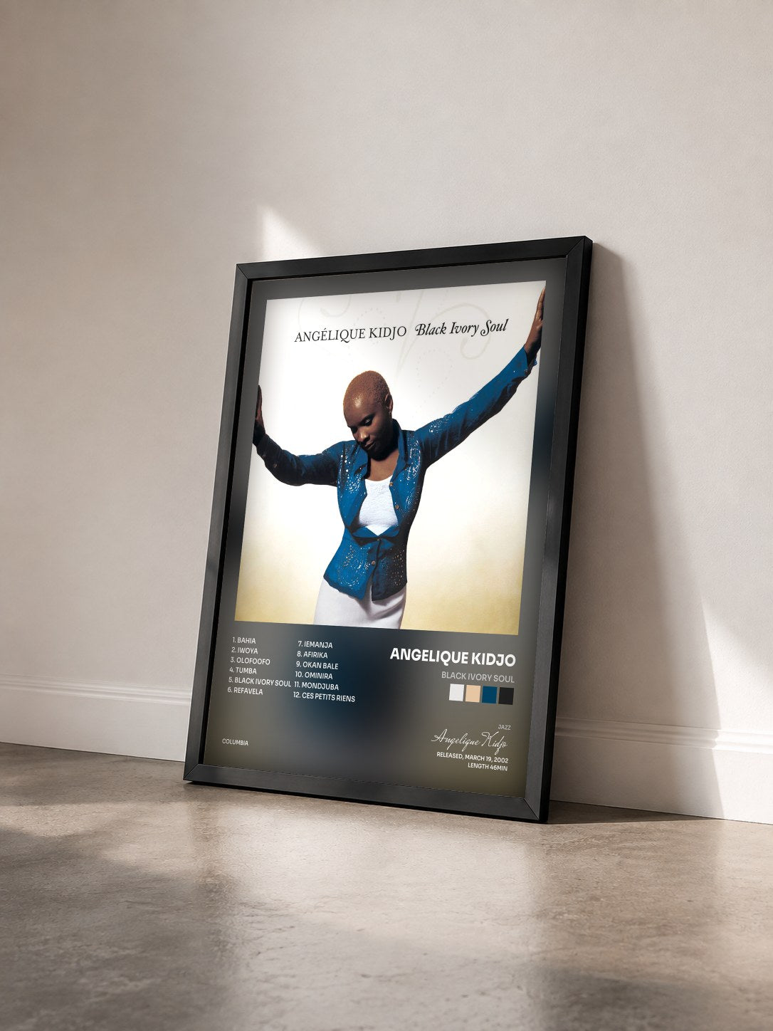 #noir Tableau de l'album Black Ivory Soul de Angelique Kidjo vu de trois quarts, cadre noir