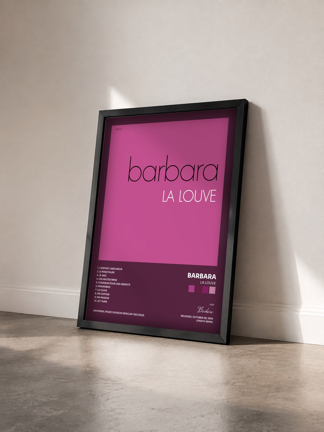 #noir Tableau de l'album La Louve de Barbara vu de trois quarts, cadre noir