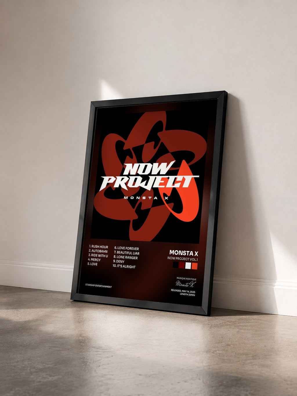 #noir NOW PROJECT vol.1 de Monsta X en lámina enmarcada vista de tres cuartos, marco negro