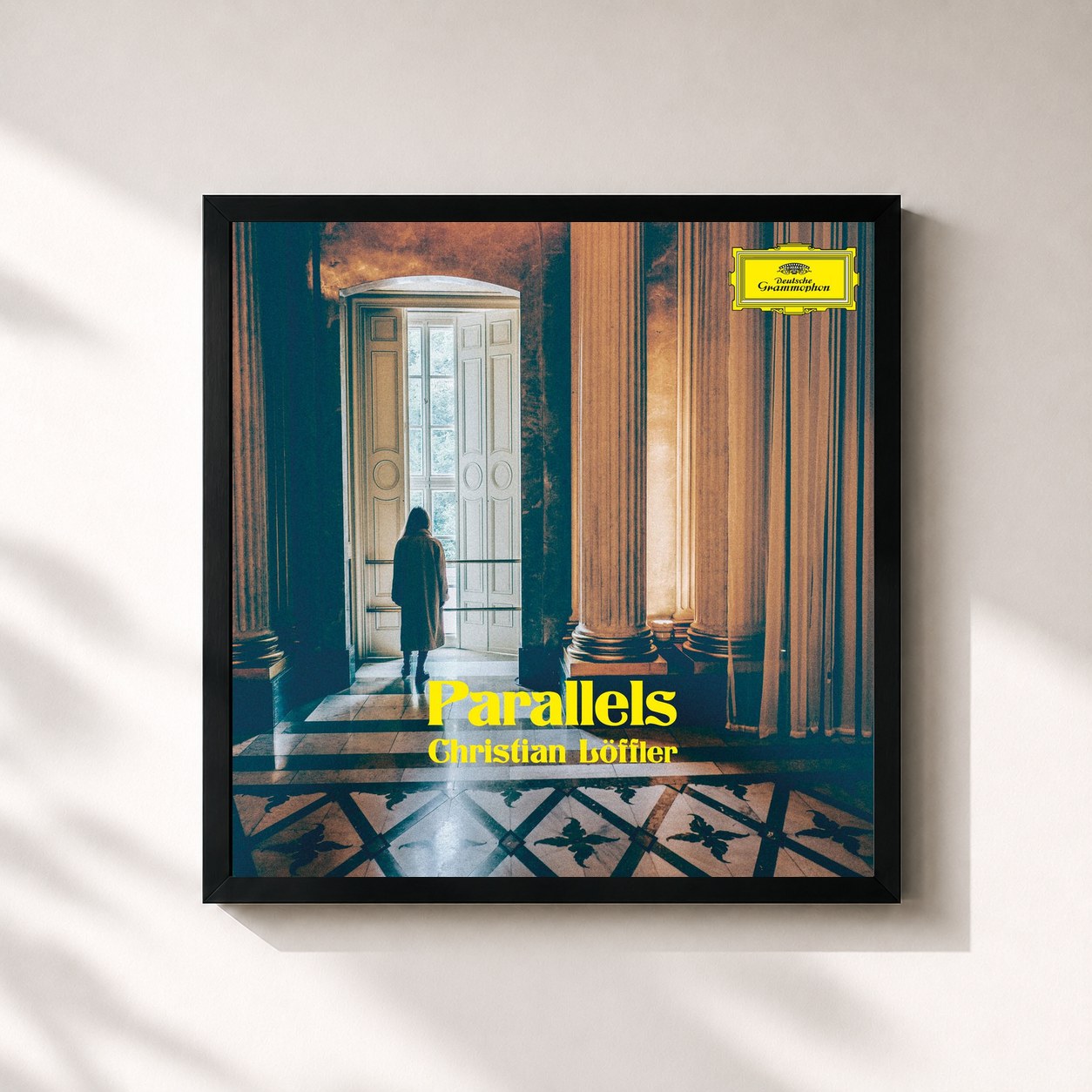 #noir Tableau carré de l'album Parallels: Shellac Reworks By Christian Löffler de Christian Löffler, cadre noir 32x32 cm