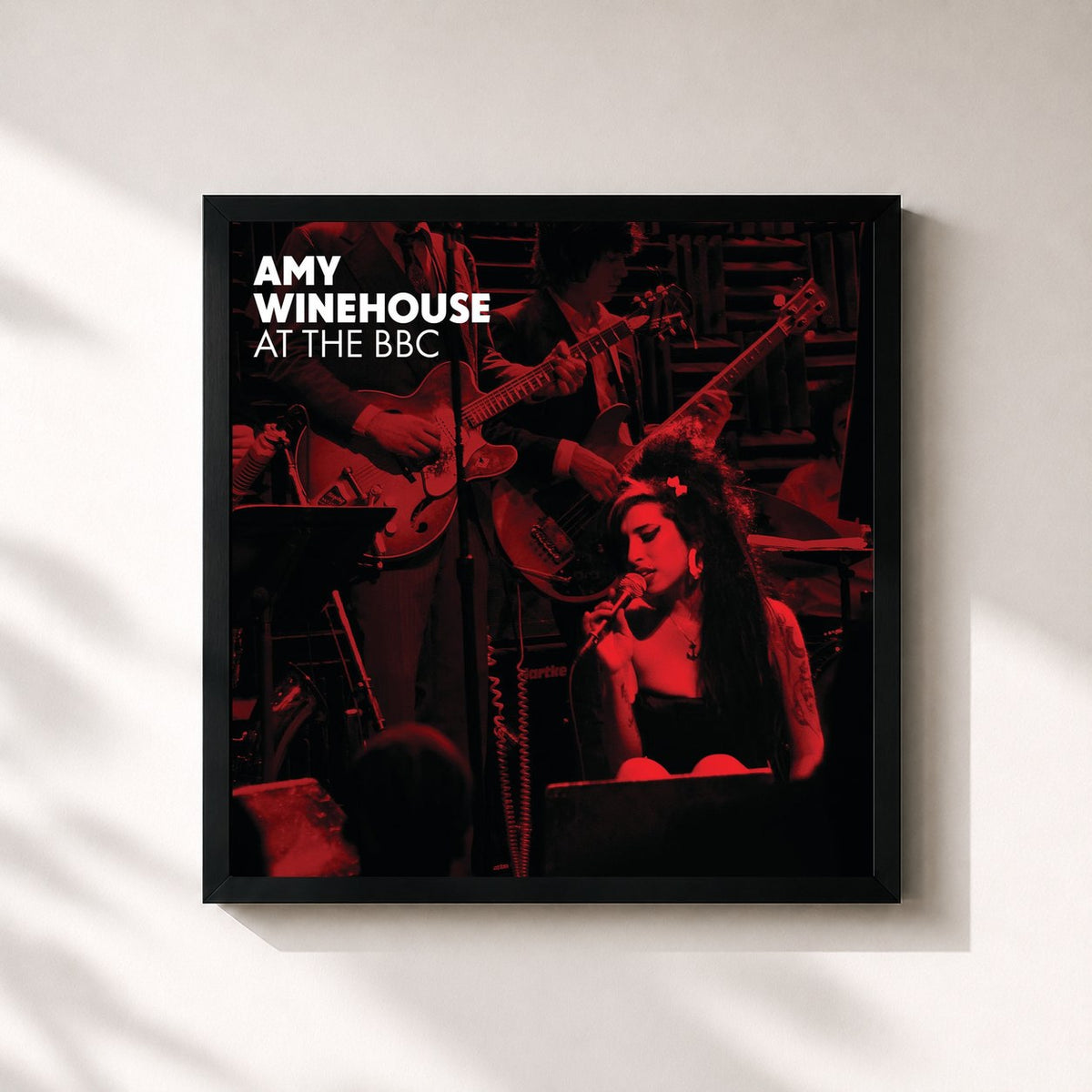 #noir Tableau carré de l'album At The BBC de Amy Winehouse, cadre noir 32x32 cm