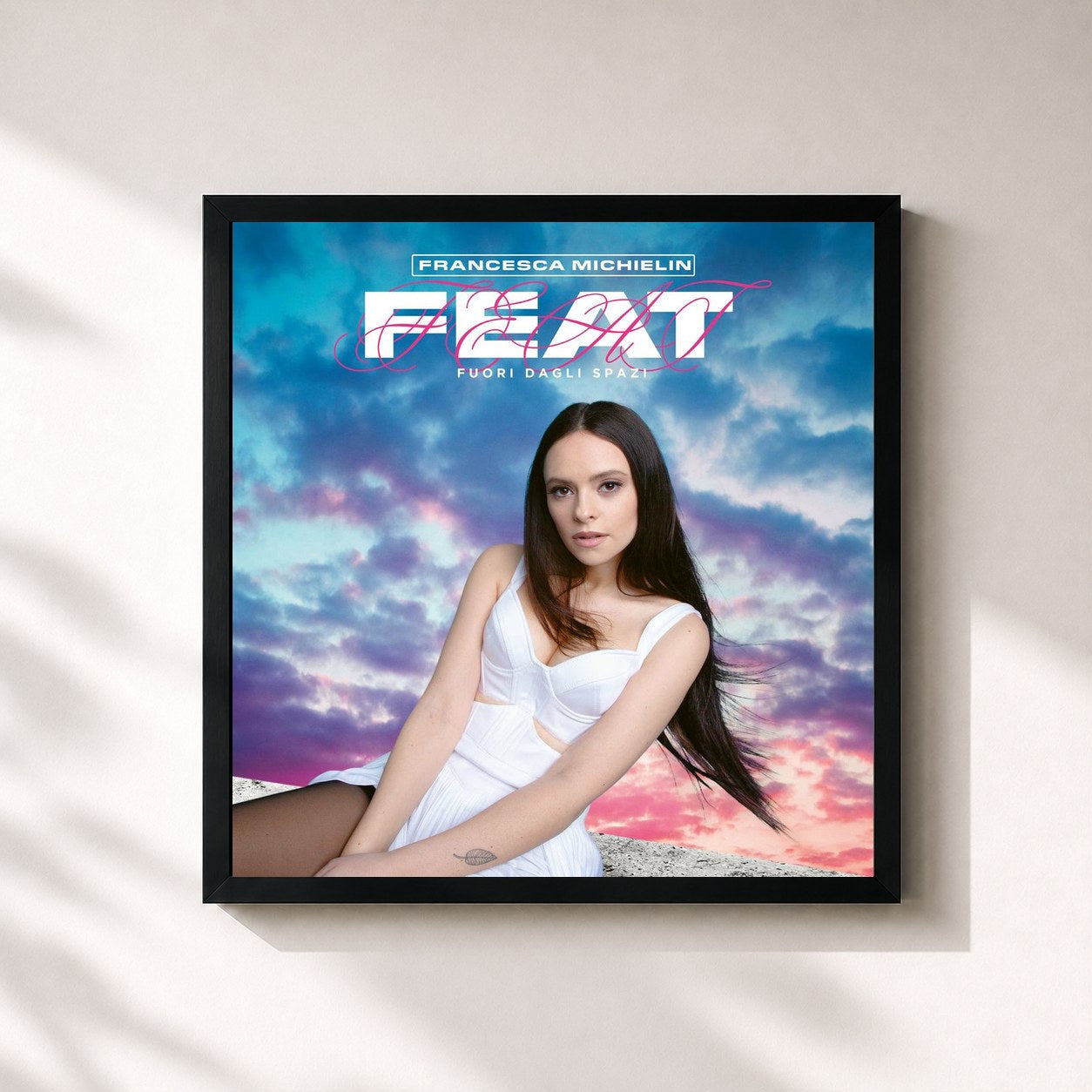 #noir Tableau carré de l'album FEAT (Fuori dagli spazi) de Francesca Michielin, cadre noir 32x32 cm