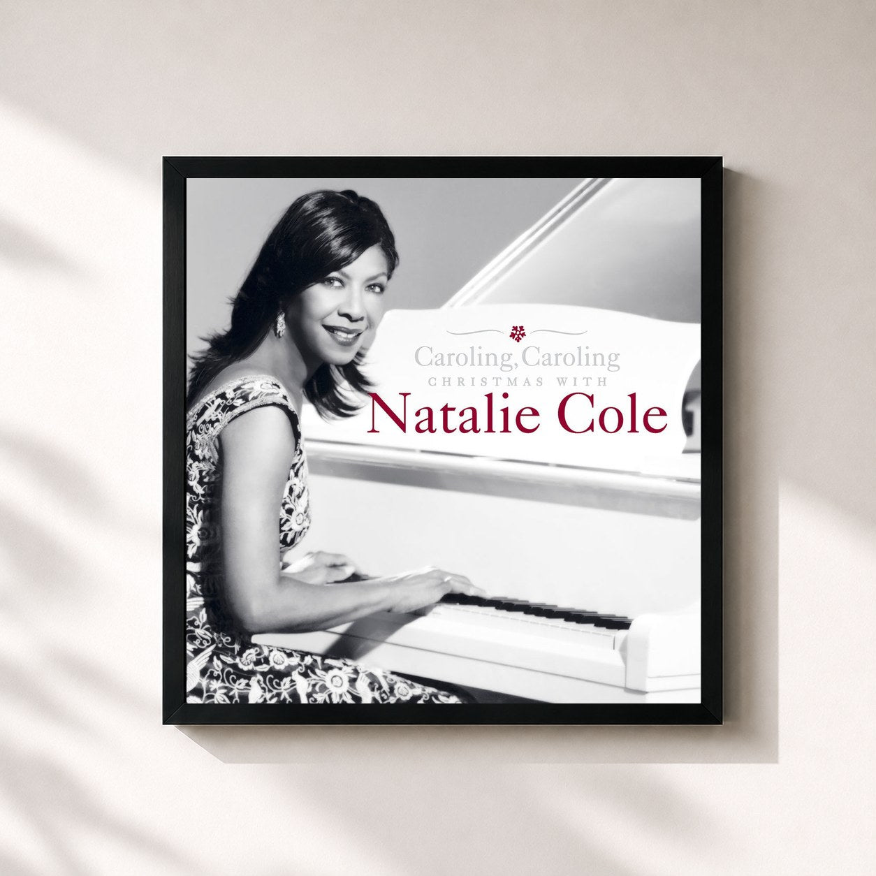 #noir Tableau carré de l'album Caroling, Caroling: Christmas With Natalie Cole de Natalie Cole, cadre noir 32x32 cm