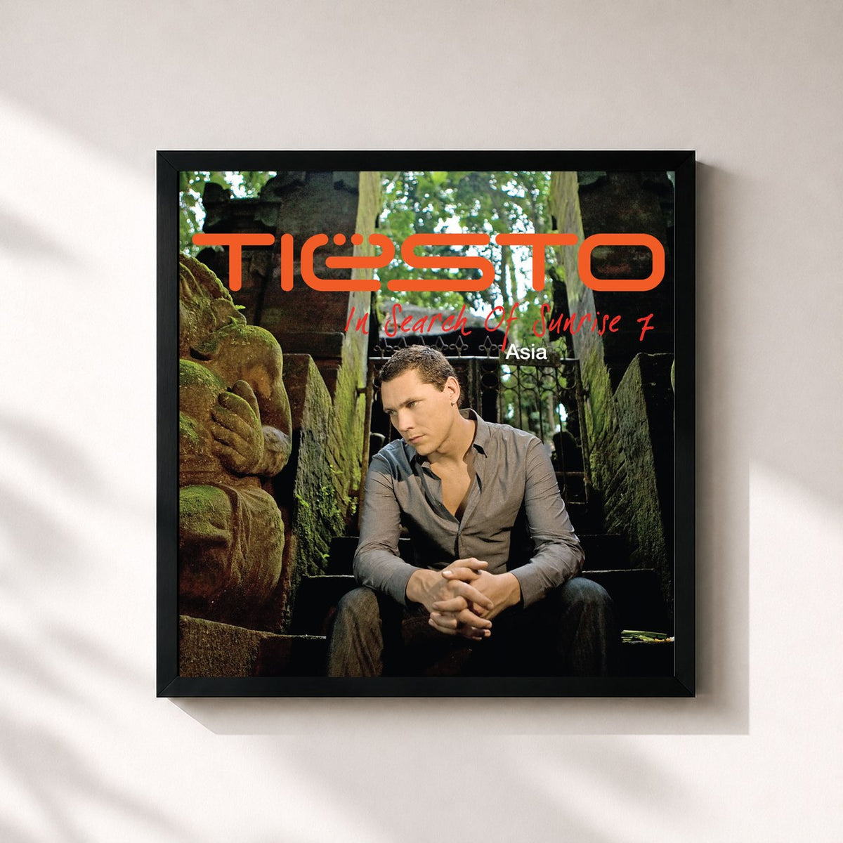 #noir Tableau carré de l'album In Search of Sunrise 7 (Asia) mixed by Tiësto de Tiësto, cadre noir 32x32 cm