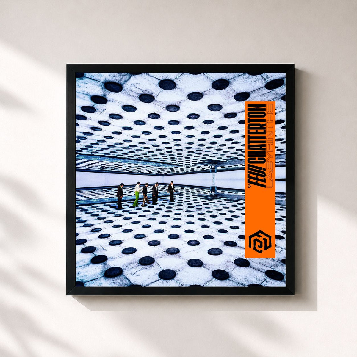 #noir Labyrinthe von Feu! Chatterton als quadratischer Kunstdruck, schwarzer Rahmen 32x32 cm