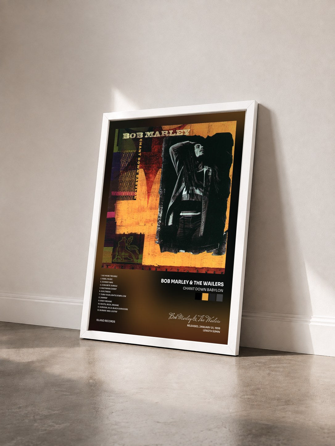 #blanc Chant Down Babylon von Bob Marley & The Wailers als gerahmter Kunstdruck von schräg gesehen, weißer Rahmen