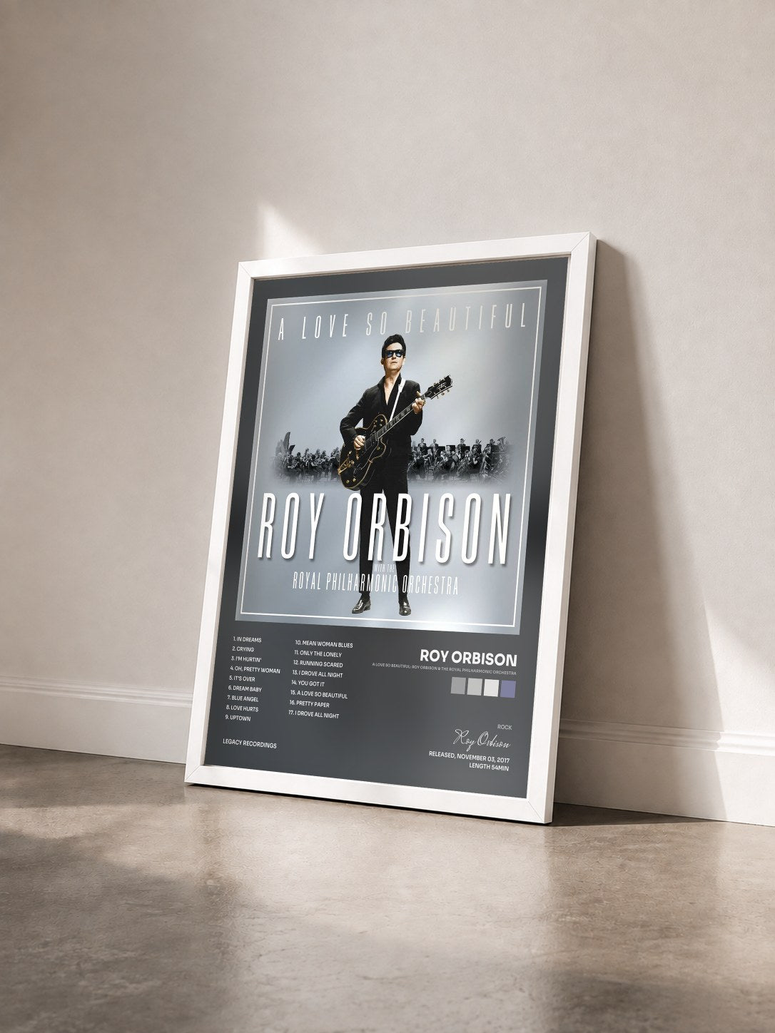 #blanc Tableau de l'album A Love So Beautiful: Roy Orbison & The Royal Philharmonic Orchestra de Roy Orbison vu de trois quarts, cadre blanc