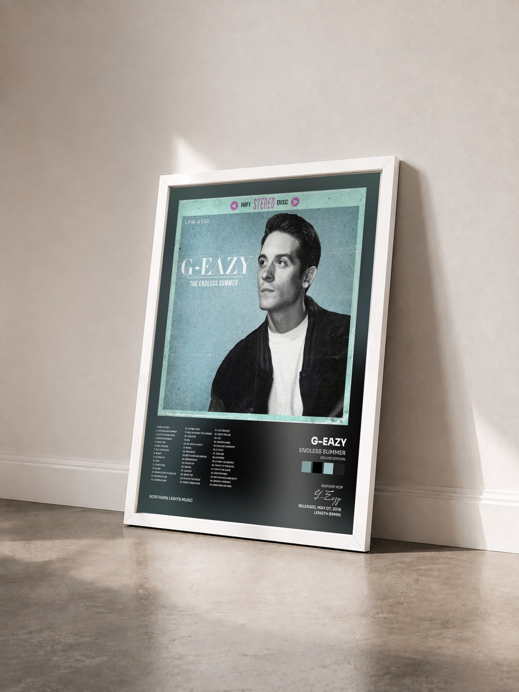#blanc Endless Summer (Deluxe Edition) di G-Eazy in stampa incorniciata vista di tre quarti, cornice bianca