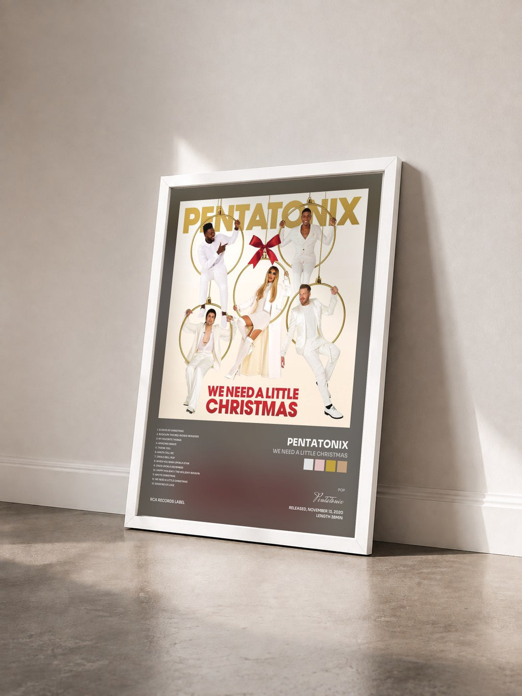 #blanc Tableau de l'album We Need A Little Christmas de Pentatonix vu de trois quarts, cadre blanc