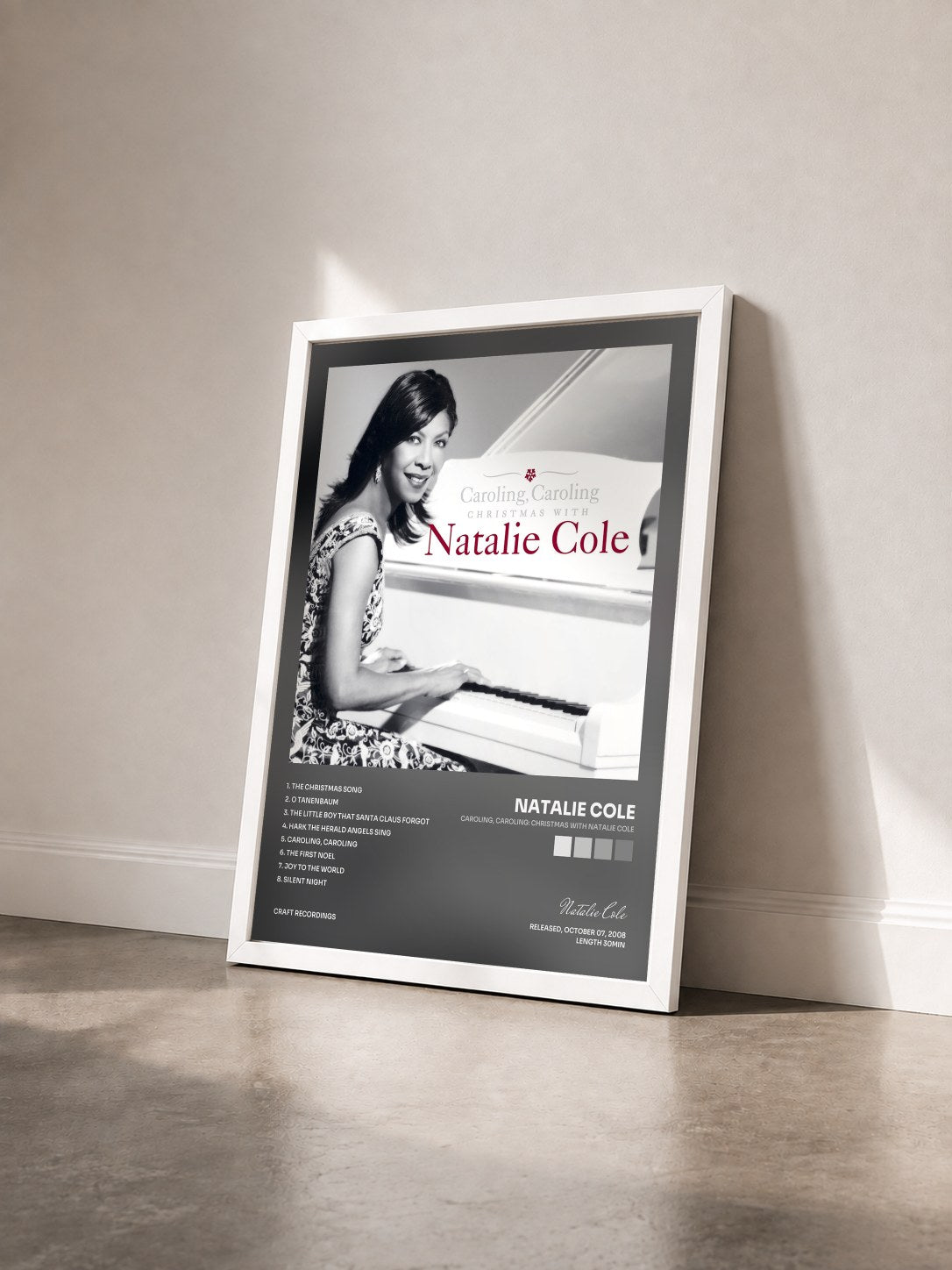 #blanc Tableau de l'album Caroling, Caroling: Christmas With Natalie Cole de Natalie Cole vu de trois quarts, cadre blanc