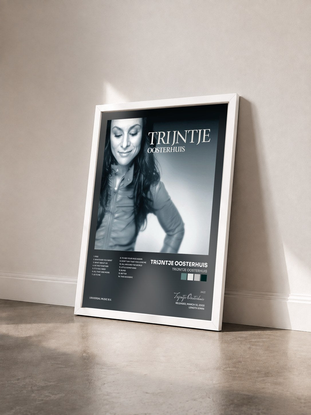 #blanc Tableau de l'album Trijntje Oosterhuis de Trijntje Oosterhuis vu de trois quarts, cadre blanc