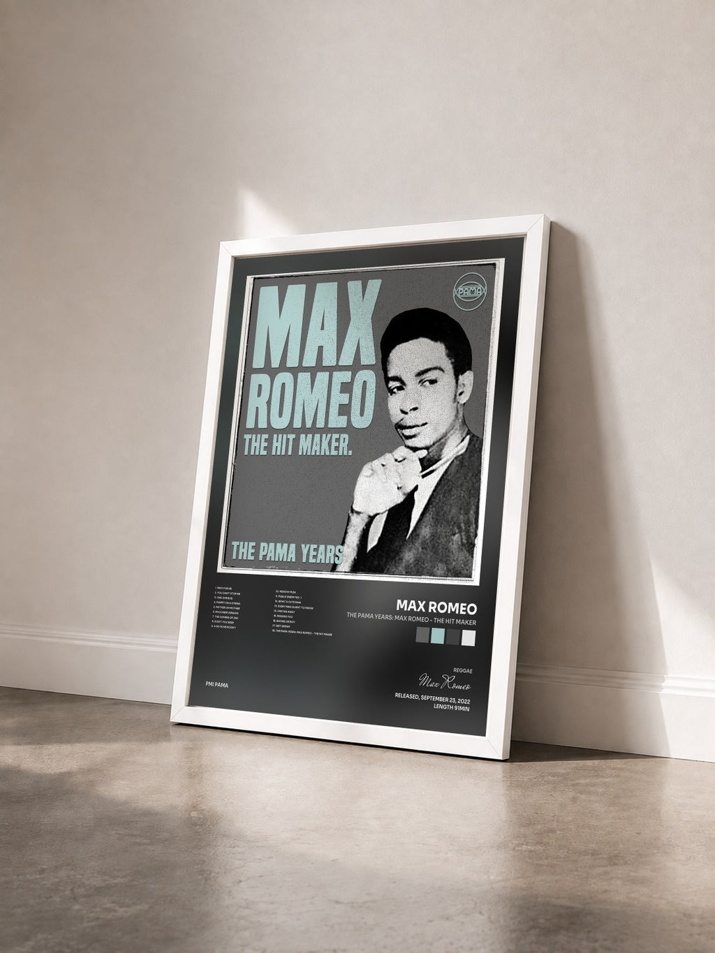 #blanc Tableau de l'album The Pama Years: Max Romeo - The Hit Maker de Max Romeo vu de trois quarts, cadre blanc