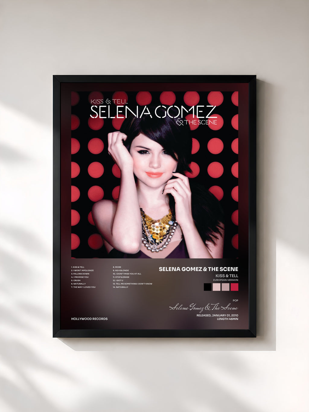 #noir Tableau de l'album Kiss & Tell (European Version) de Selena Gomez & The Scene, cadre noir, imprimé et encadré en France