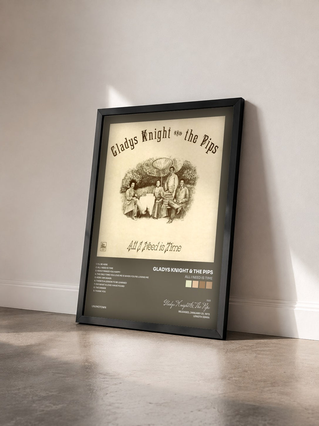 #noir Tableau de l'album All I Need Is Time de Gladys Knight & The Pips vu de trois quarts, cadre noir