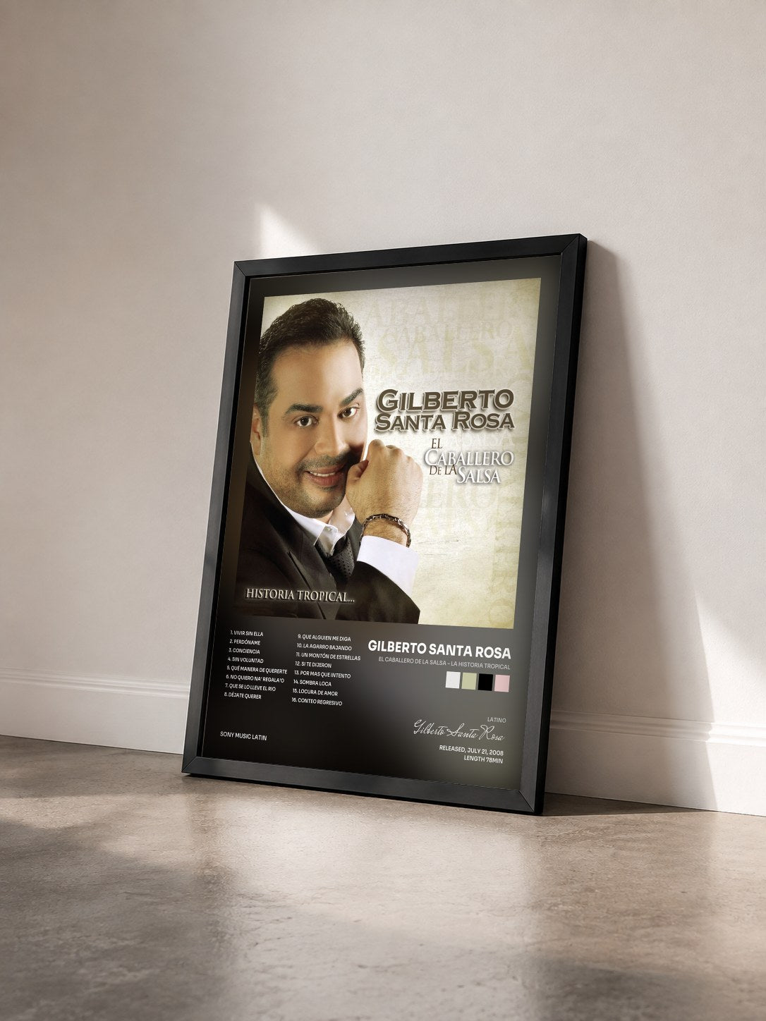#noir Tableau de l'album El Caballero De La Salsa - La Historia Tropical de Gilberto Santa Rosa vu de trois quarts, cadre noir