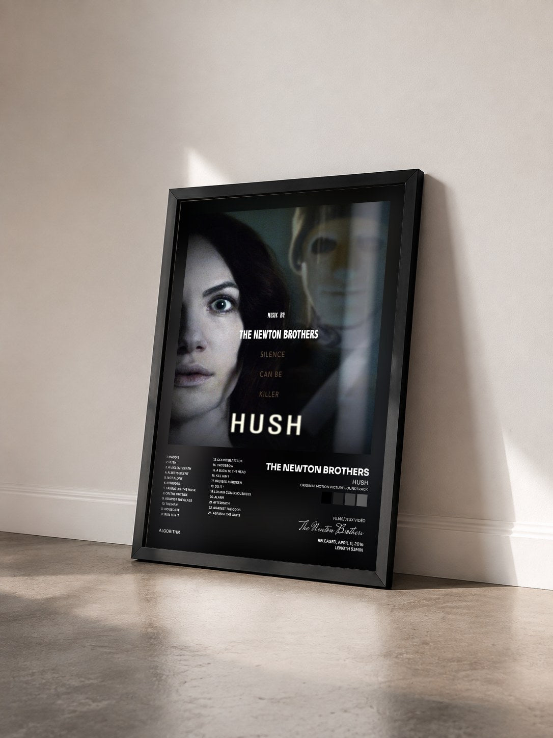 #noir Tableau de l'album Hush (Original Motion Picture Soundtrack) de The Newton Brothers vu de trois quarts, cadre noir