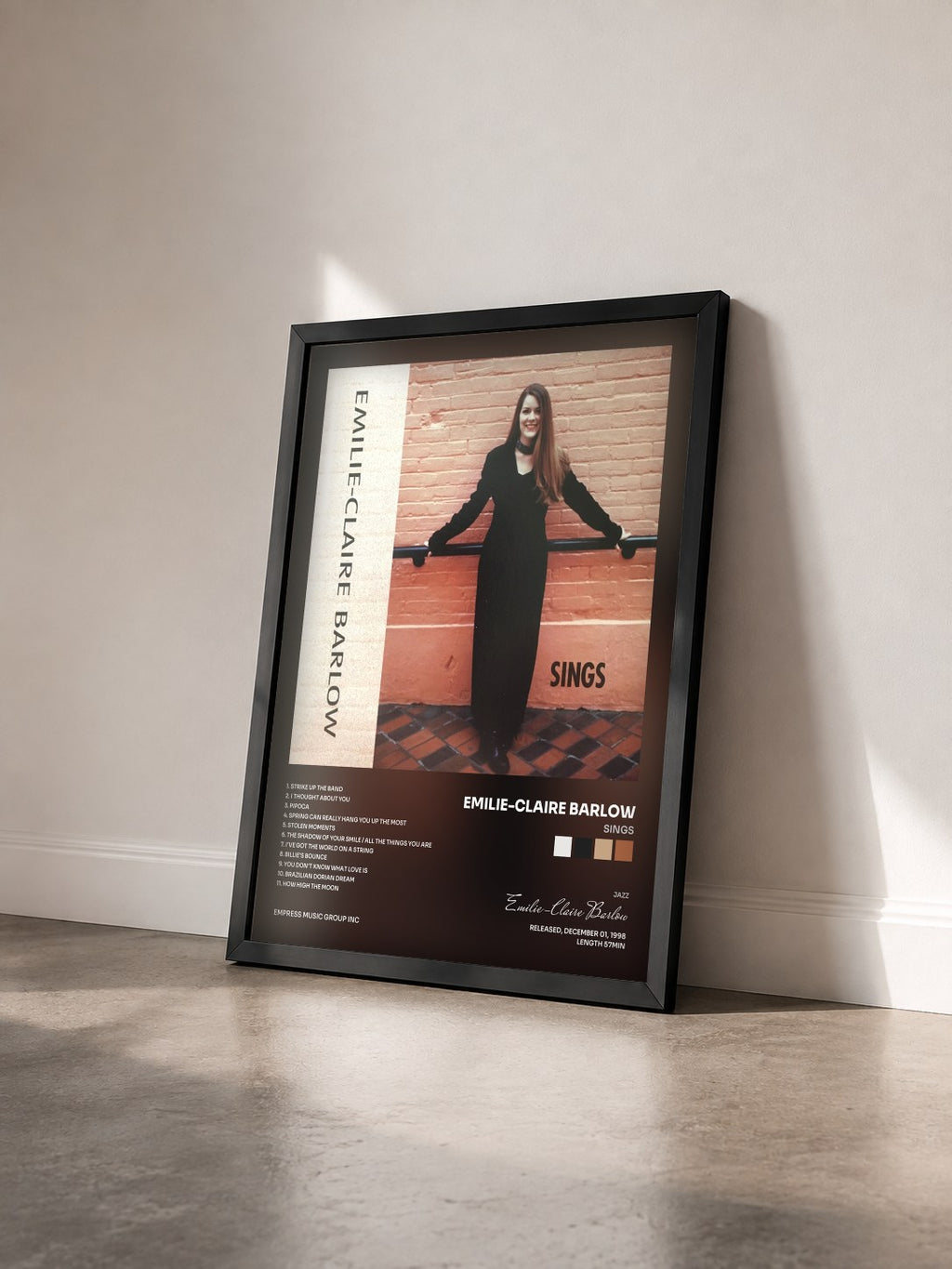 #noir Tableau de l'album Sings de Emilie-Claire Barlow vu de trois quarts, cadre noir