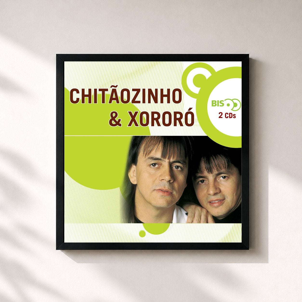 #noir Tableau carré de l'album Nova Bis Sertanejo - Chitãozinho E Xororó de Chitãozinho & Xororó, cadre noir 32x32 cm