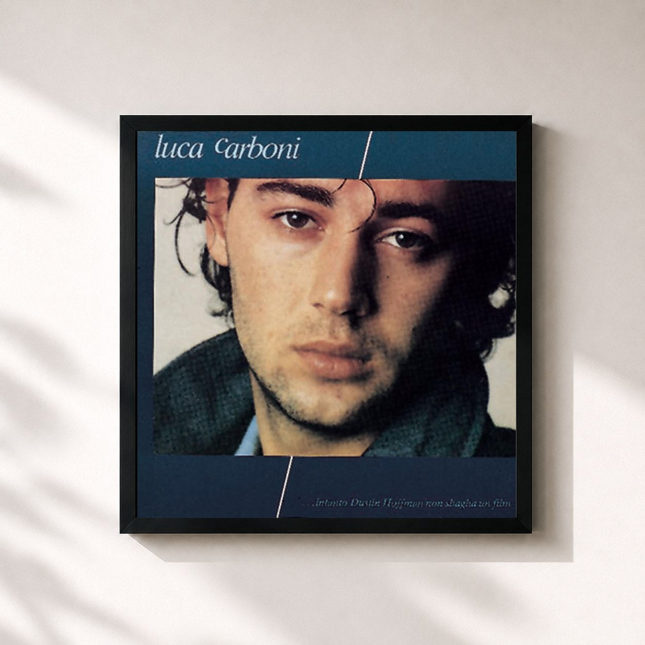 #noir Tableau carré de l'album Intanto Dustin Hoffman Non Sbaglia Un Film de Luca Carboni, cadre noir 32x32 cm