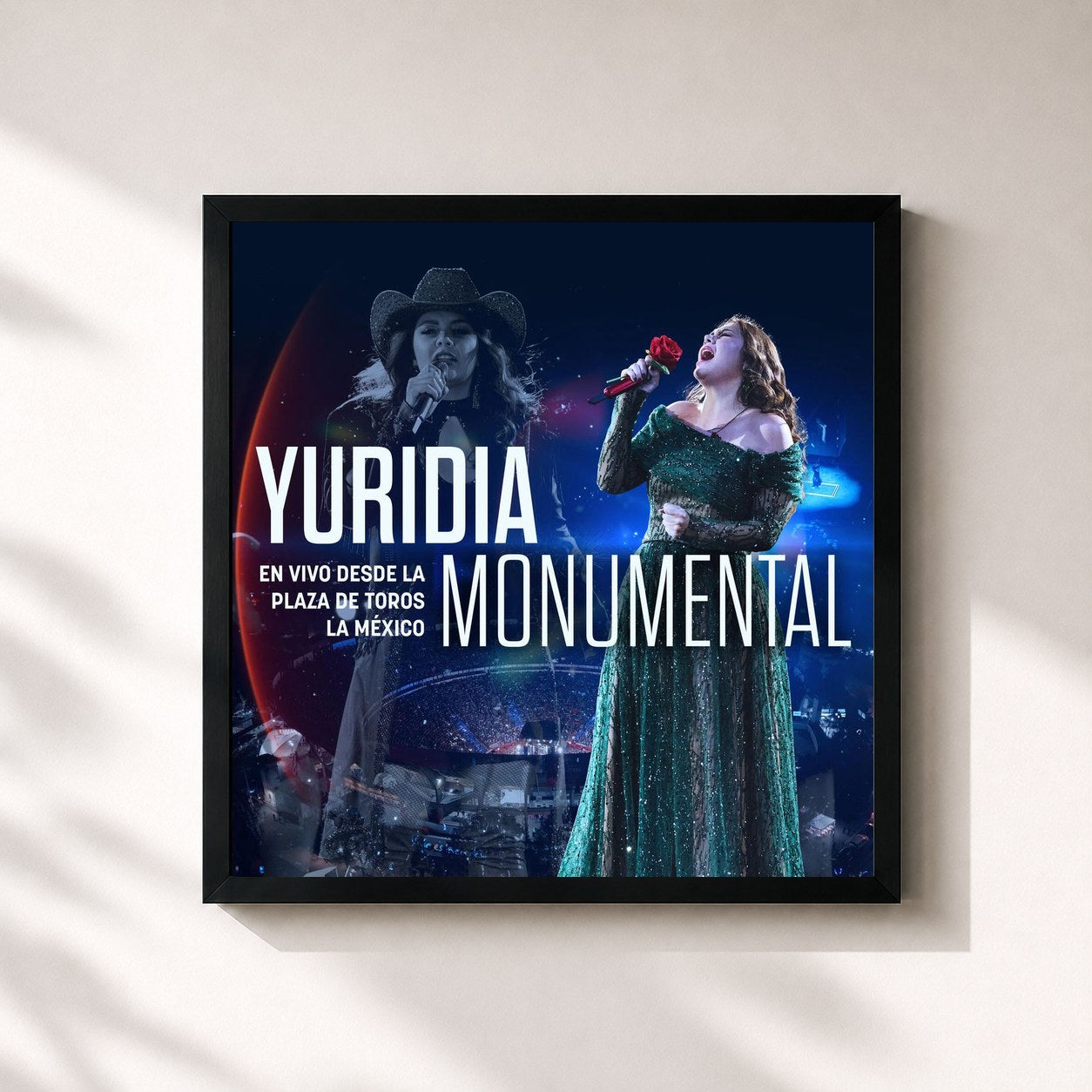 #noir Tableau carré de l'album Monumental de Yuridia, cadre noir 32x32 cm