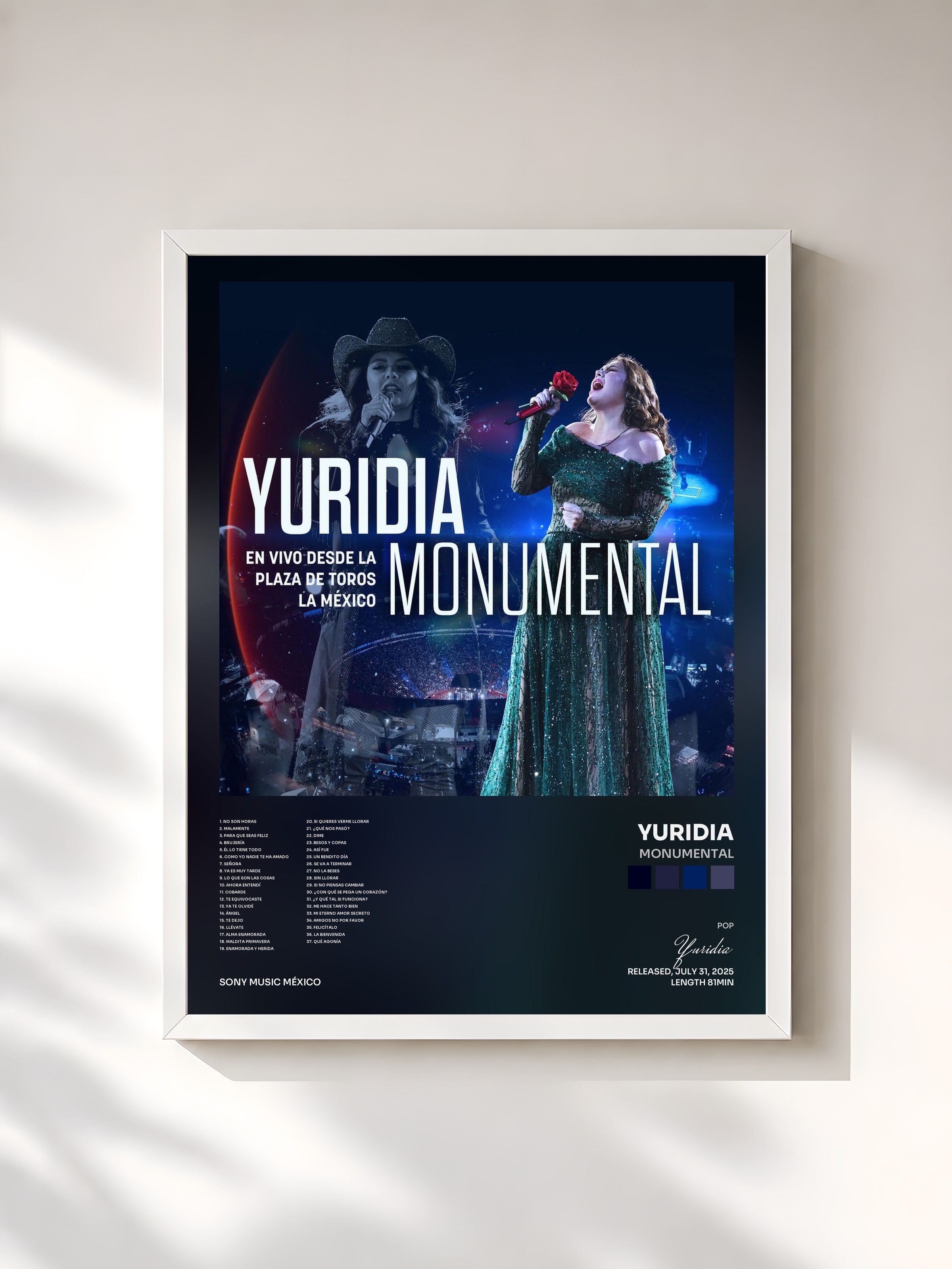 #blanc Tableau de l'album Monumental de Yuridia, cadre blanc, imprimé et encadré en France