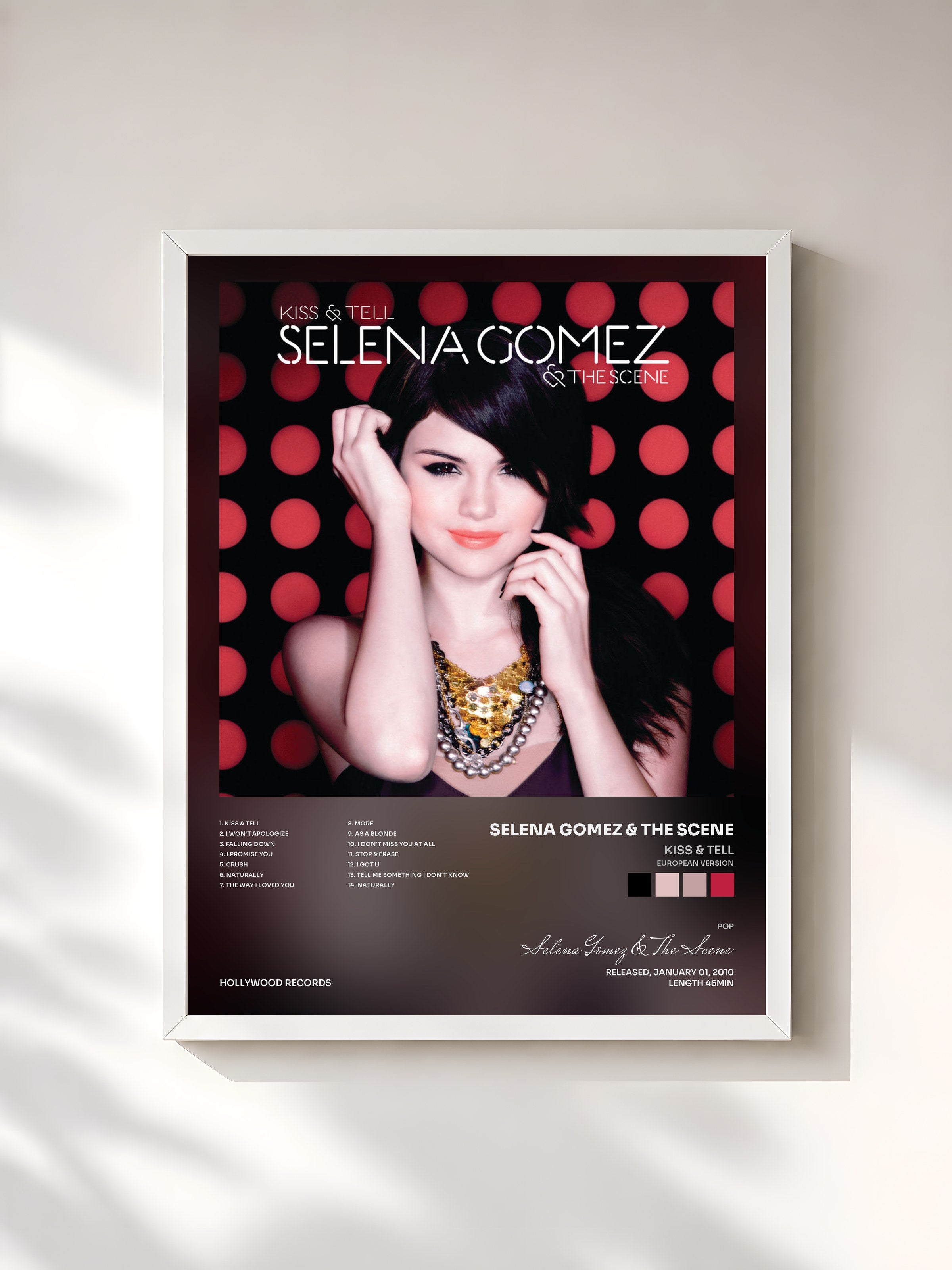 #blanc Tableau de l'album Kiss & Tell (European Version) de Selena Gomez & The Scene, cadre blanc, imprimé et encadré en France