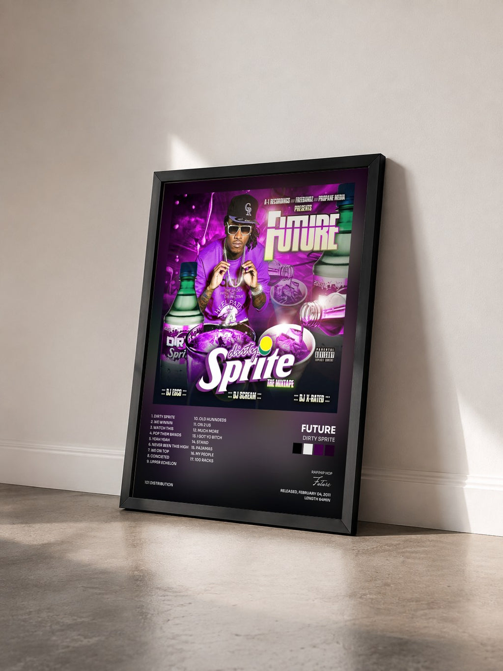 #noir Dirty Sprite von Future als gerahmter Kunstdruck von schräg gesehen, schwarzer Rahmen