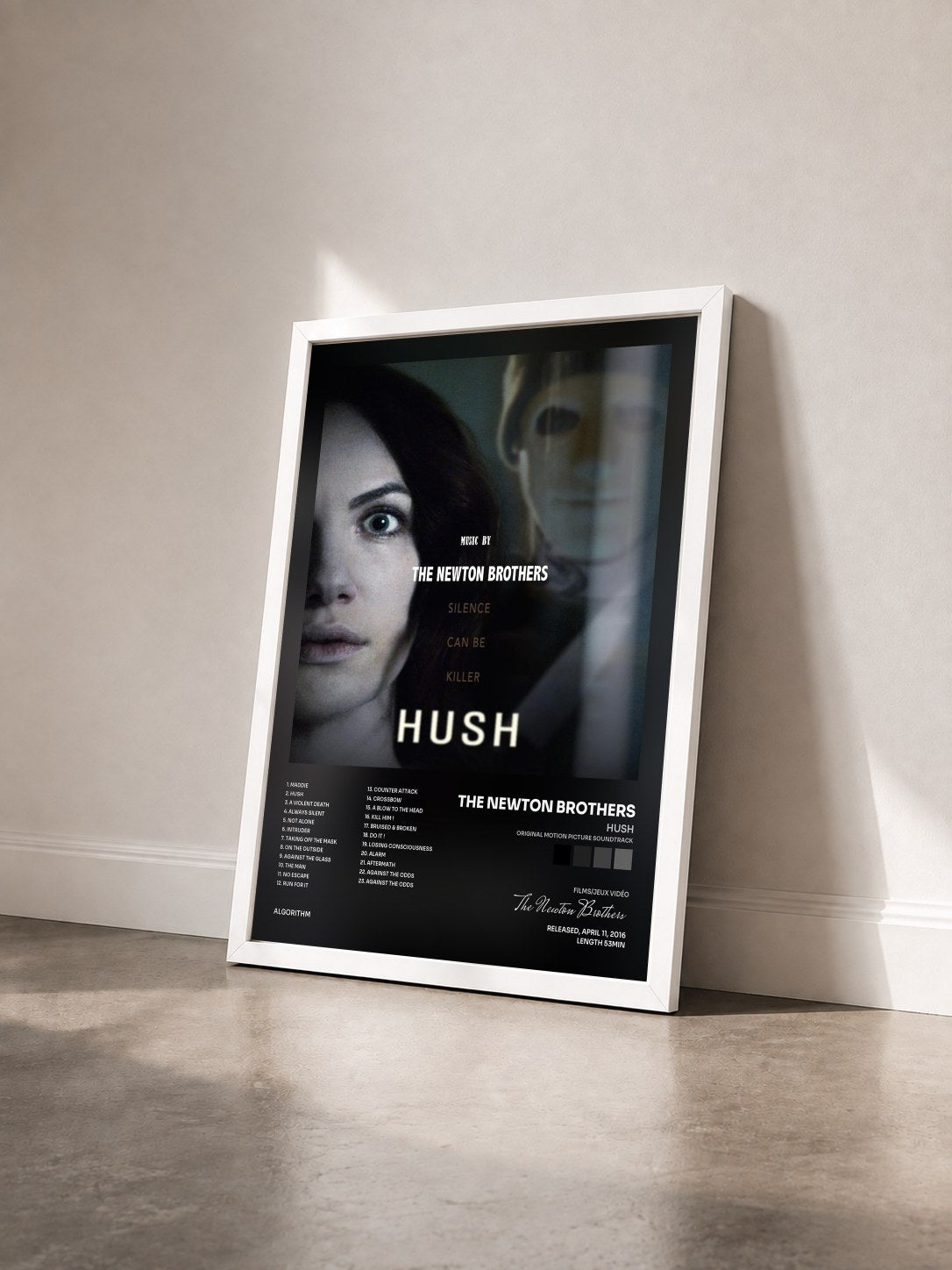 #blanc Tableau de l'album Hush (Original Motion Picture Soundtrack) de The Newton Brothers vu de trois quarts, cadre blanc
