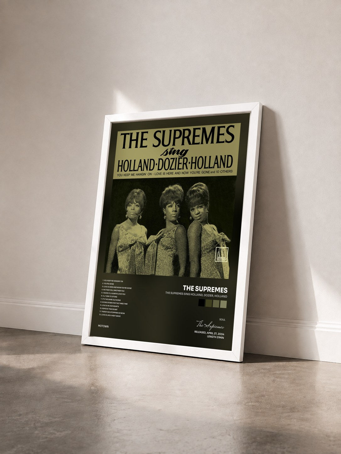 #blanc Tableau de l'album The Supremes Sing Holland, Dozier, Holland de The Supremes vu de trois quarts, cadre blanc