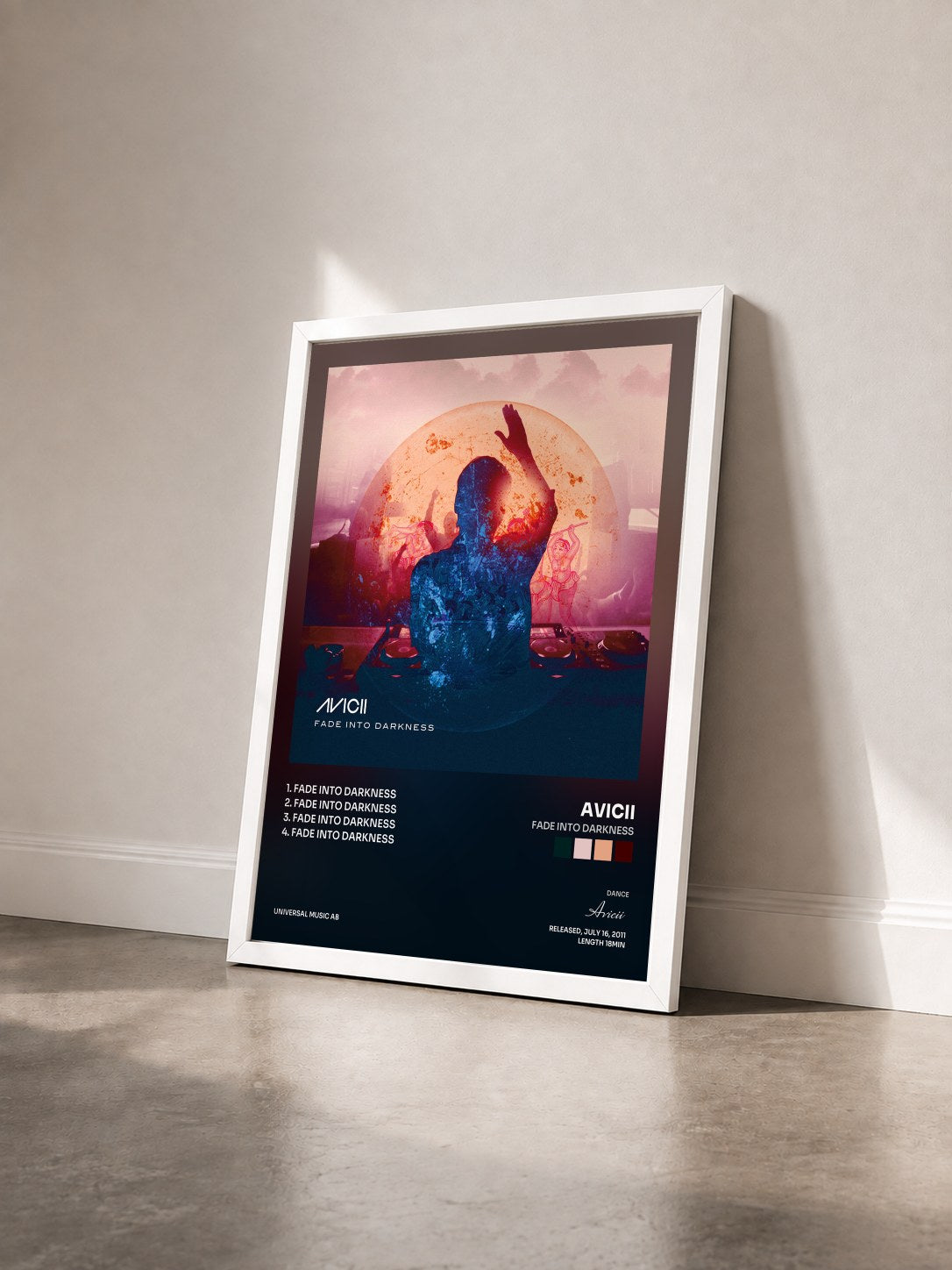 #blanc Tableau de l'album Fade Into Darkness de Avicii vu de trois quarts, cadre blanc