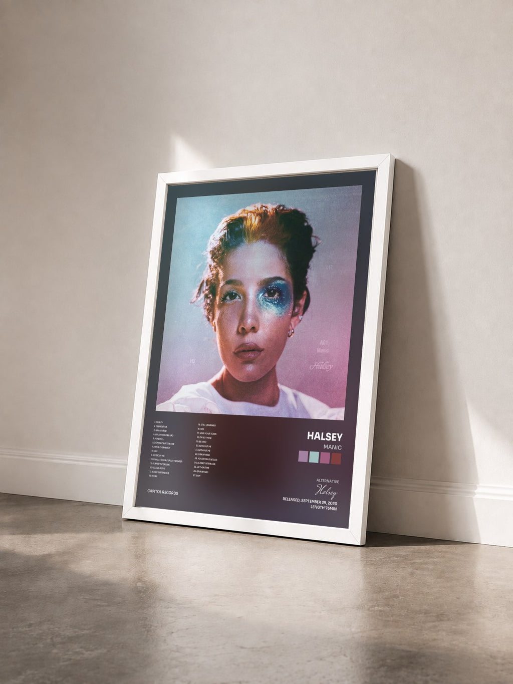 #blanc Tableau de l'album Manic de Halsey vu de trois quarts, cadre blanc