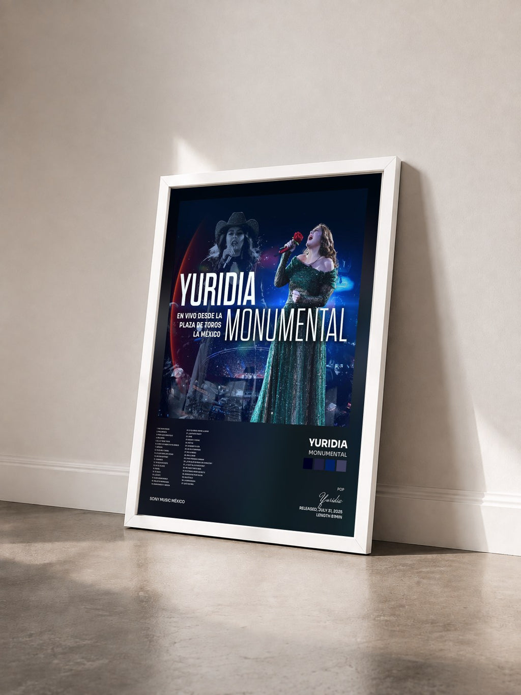 #blanc Tableau de l'album Monumental de Yuridia vu de trois quarts, cadre blanc