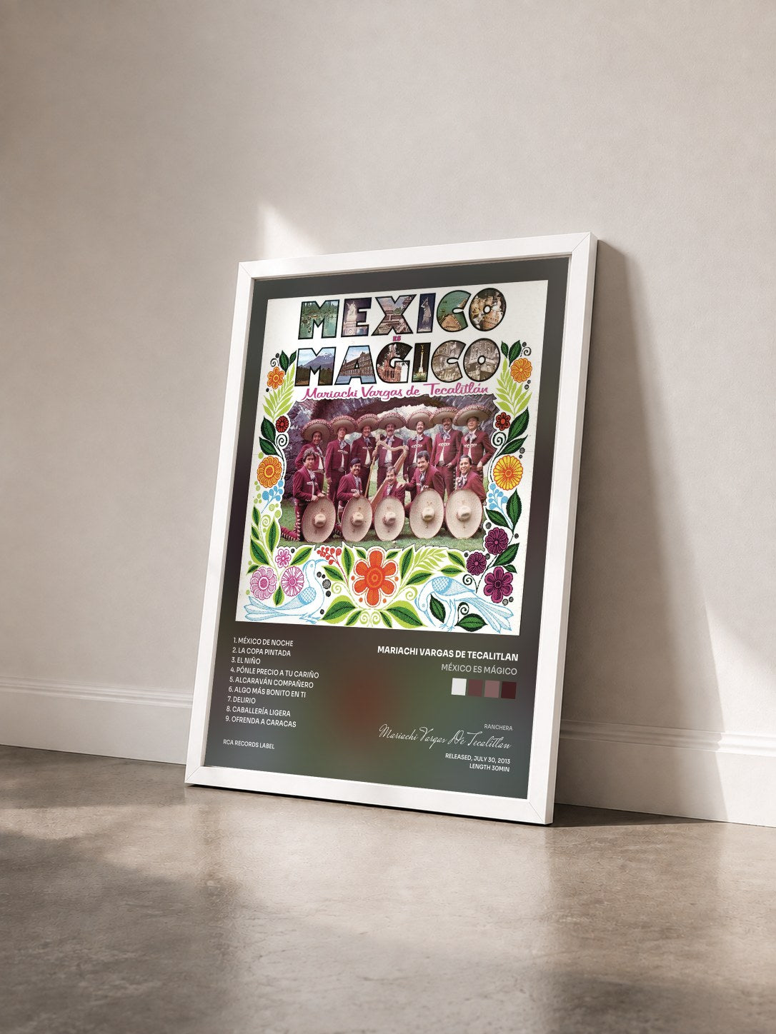 #blanc Tableau de l'album México es Mágico de Mariachi Vargas De Tecalitlan vu de trois quarts, cadre blanc