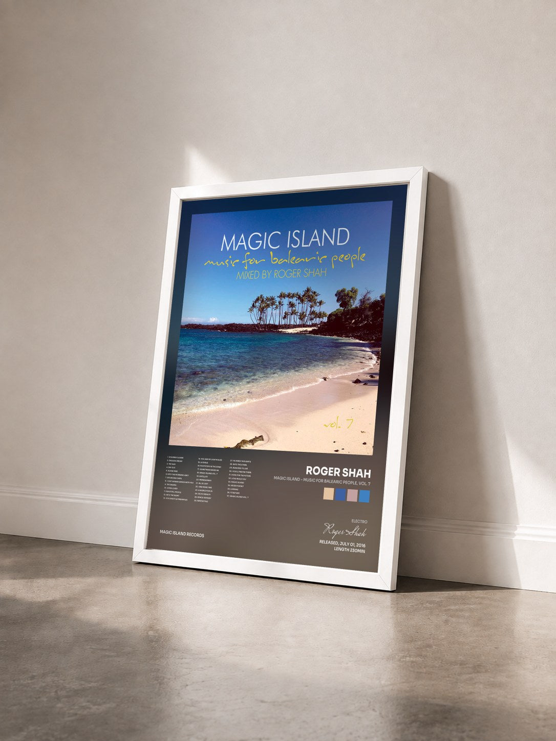 #blanc Tableau de l'album Magic Island - Music for Balearic People, Vol. 7 de Roger Shah vu de trois quarts, cadre blanc