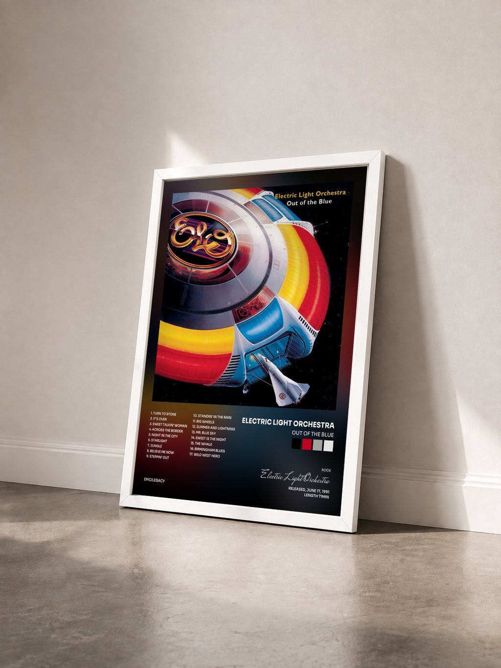 #blanc Out of the Blue von Electric Light Orchestra als gerahmter Kunstdruck von schräg gesehen, weißer Rahmen