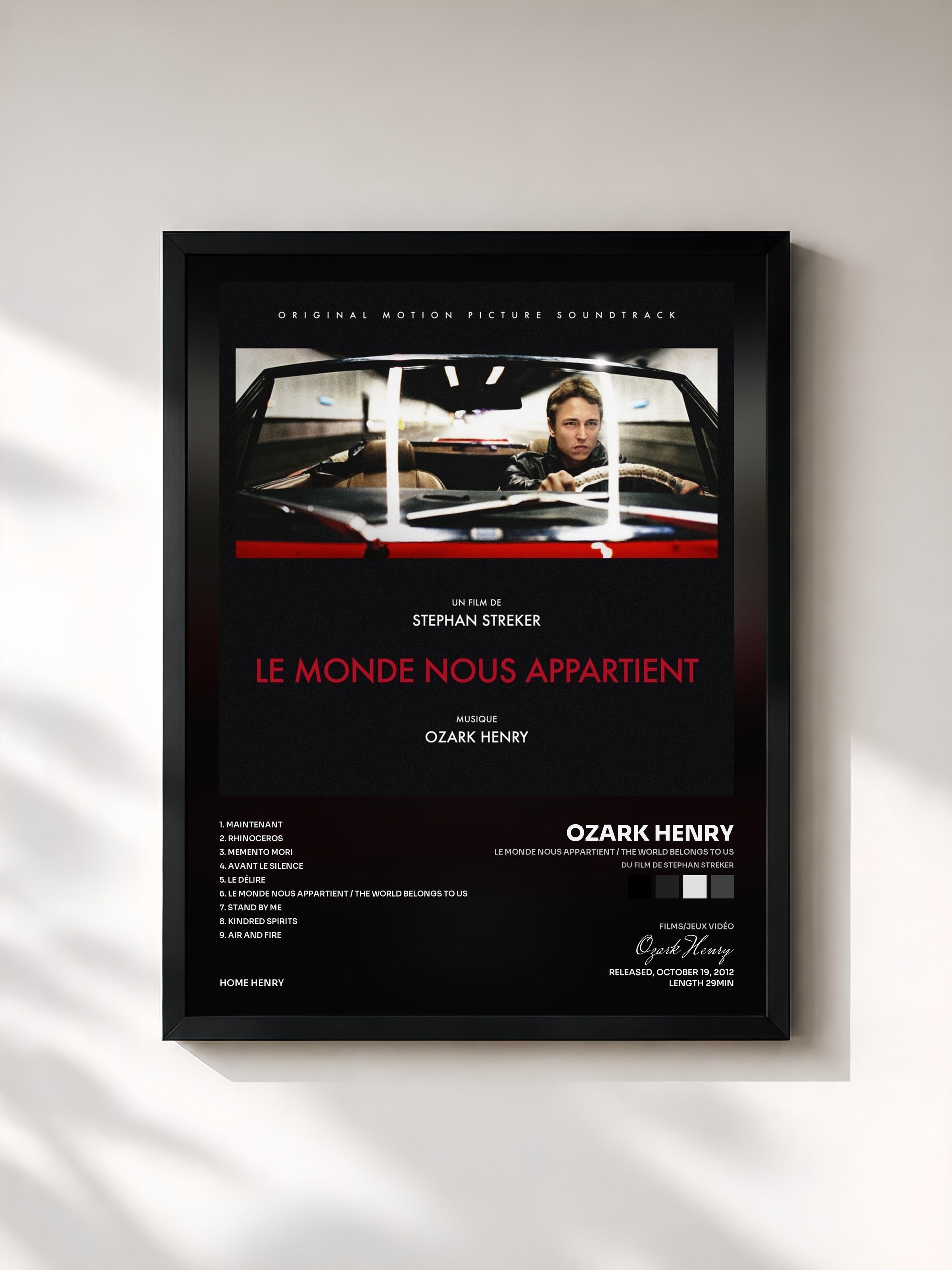 #noir Tableau de l'album Le monde nous appartient / The World Belongs to Us (Du film de Stephan Streker) de Ozark Henry, cadre noir, imprimé et encadré en France