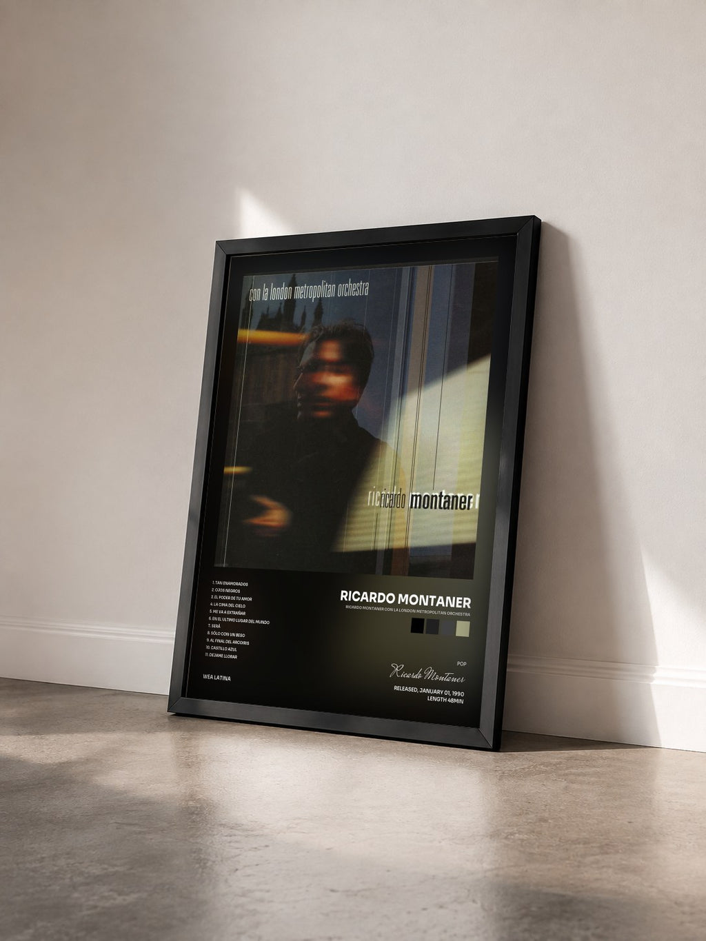 #noir Tableau de l'album Ricardo Montaner Con La London Metropolitan Orchestra de Ricardo Montaner vu de trois quarts, cadre noir