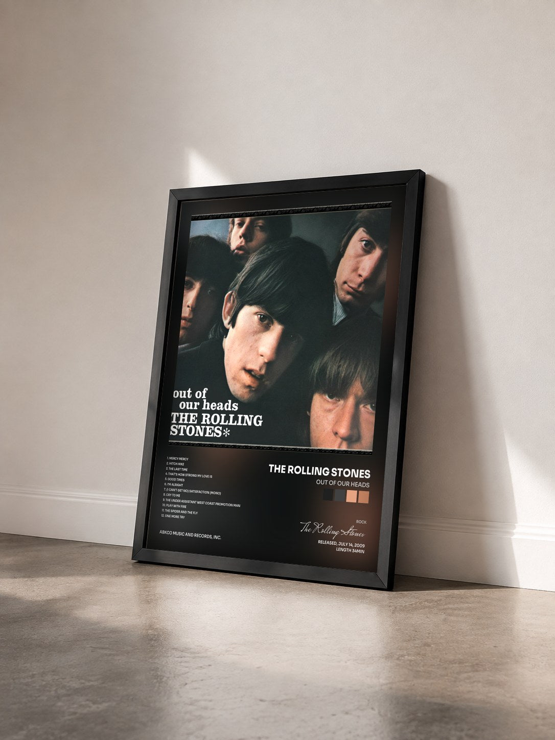 #noir Tableau de l'album Out Of Our Heads de The Rolling Stones vu de trois quarts, cadre noir